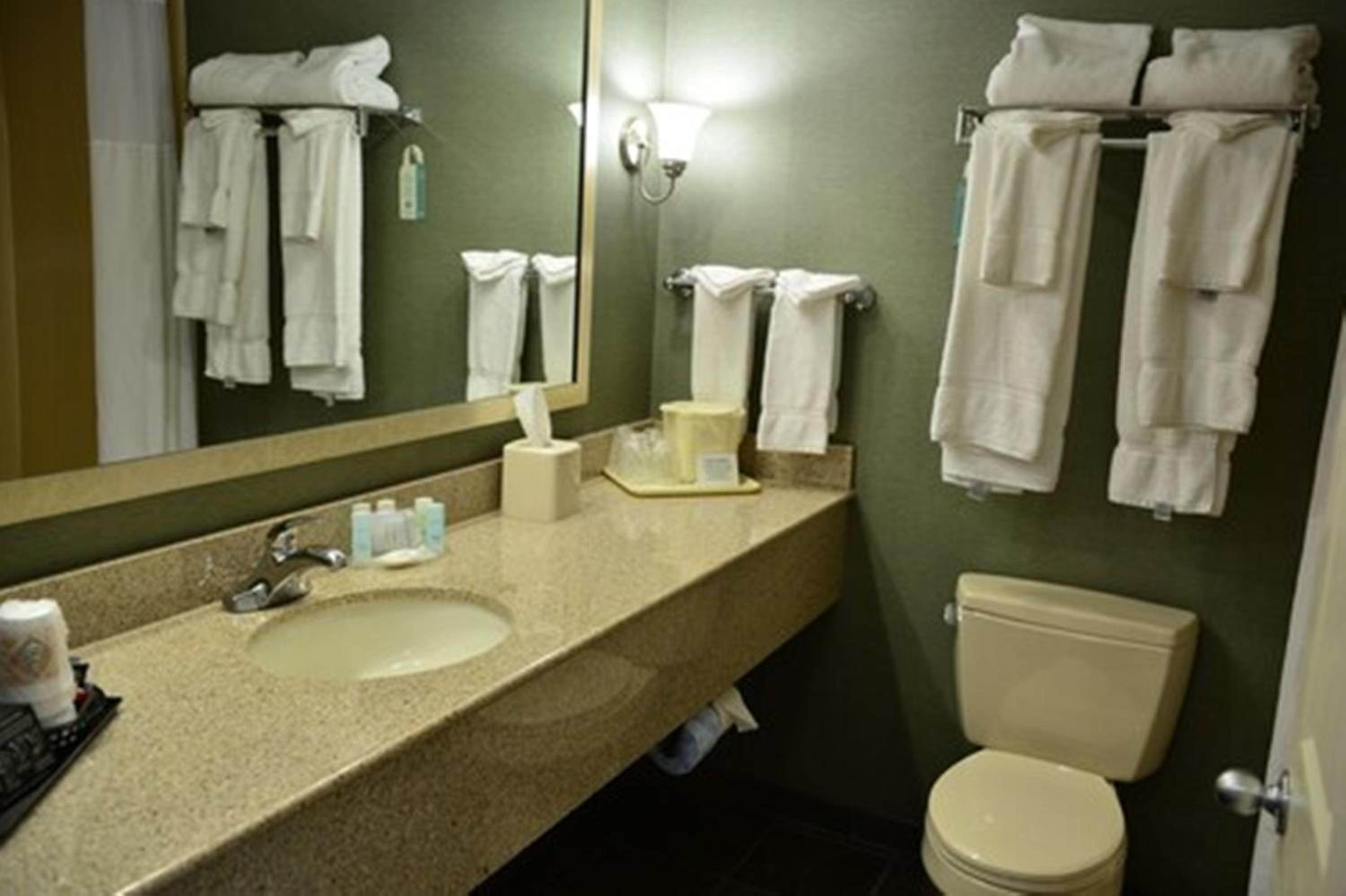 Suite with King and Queen Bed - Large photo 2