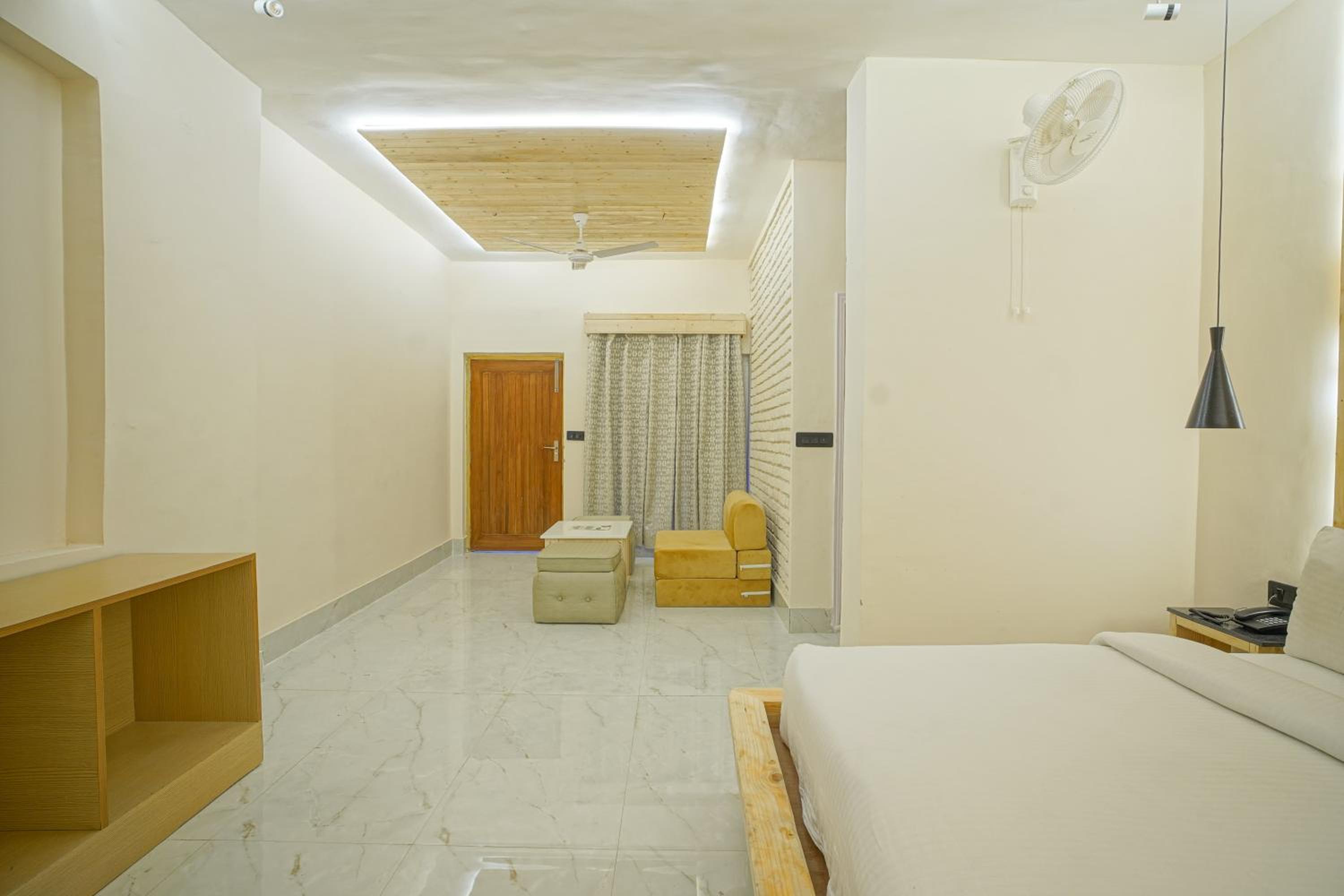Courtyard View Suite - Photo 5