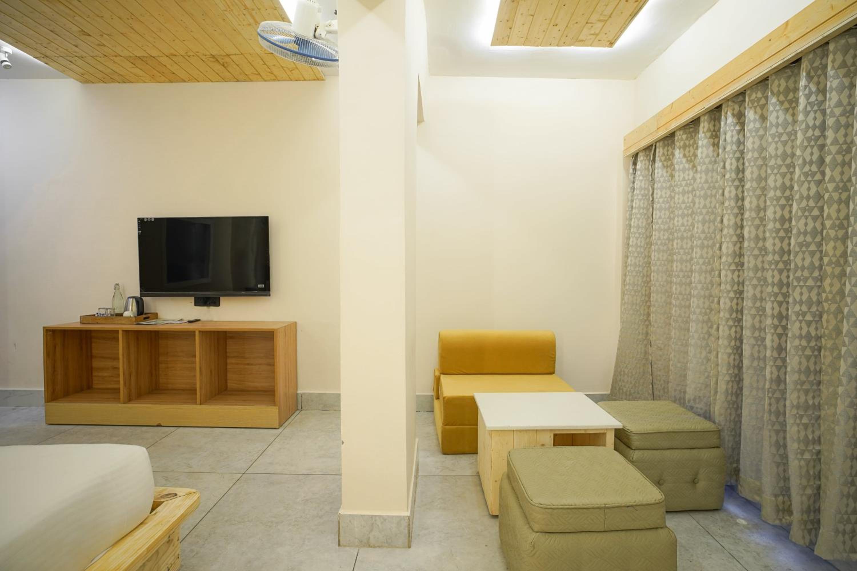 Courtyard View Suite - Photo 10