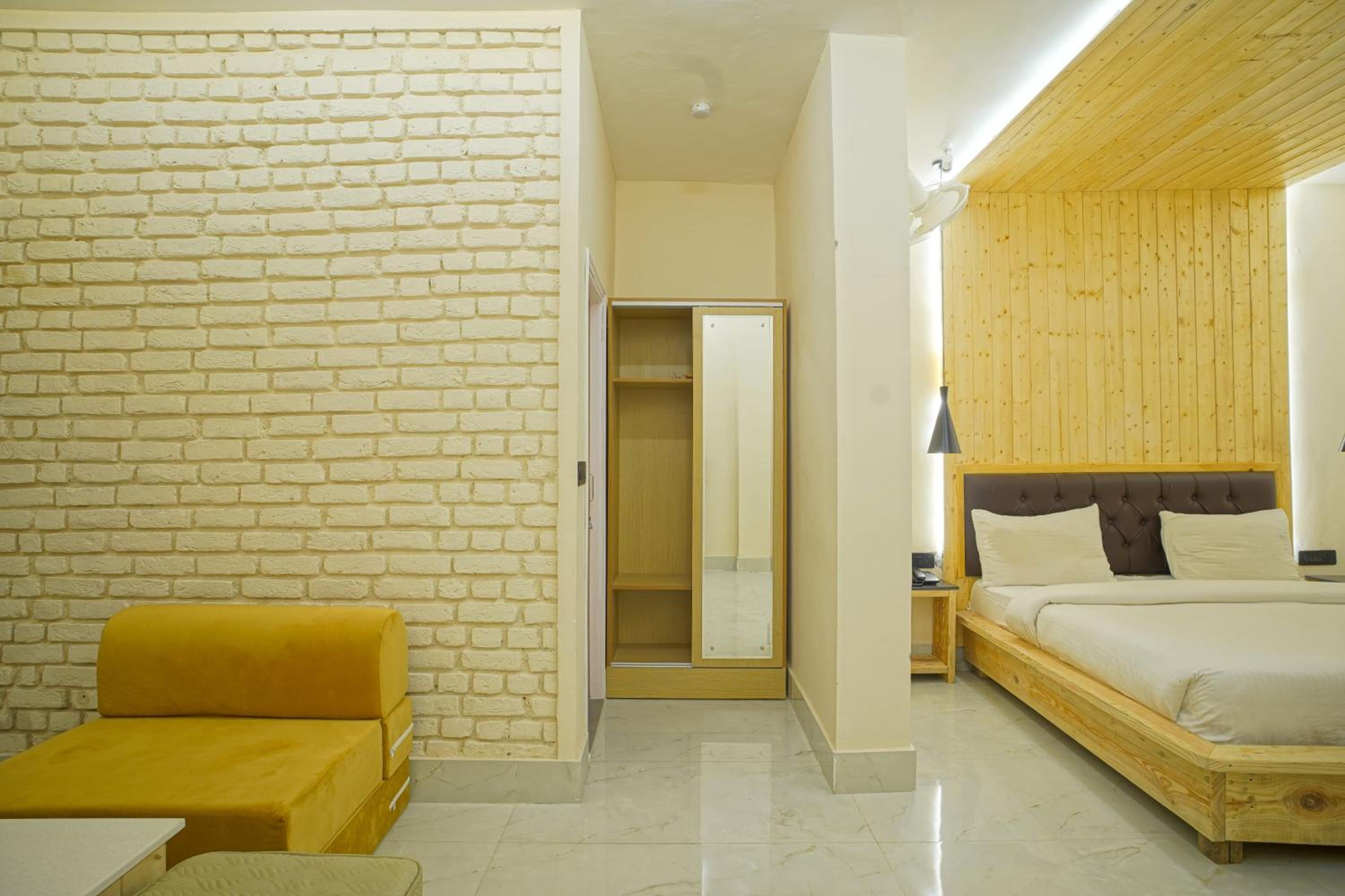 Courtyard View Suite - Photo 1
