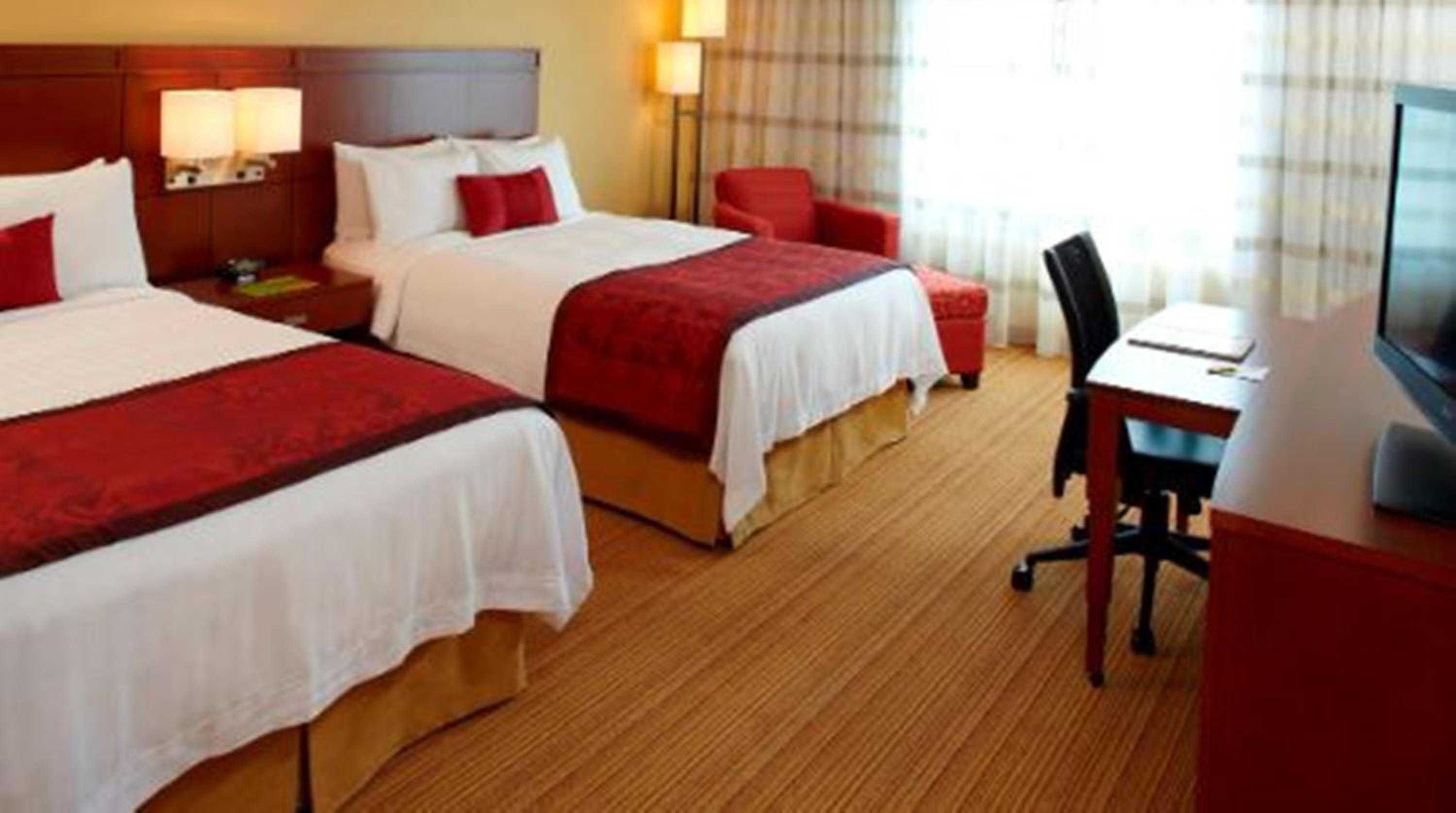 Double Room with Two Double Beds and Adapted Tub - Mobility and Hearing Accessible - Photo 1