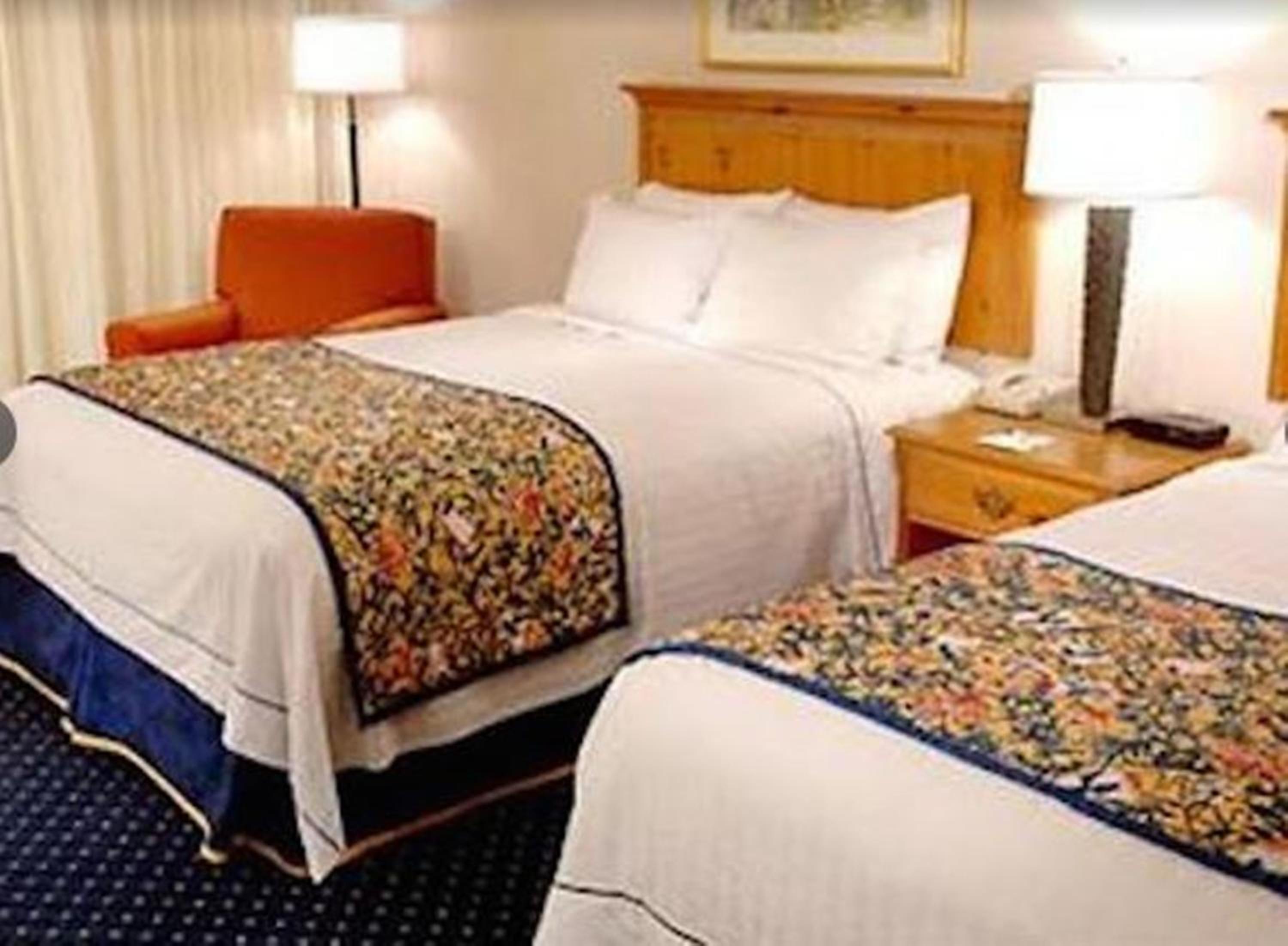 Double Room with Two Double Beds and Adapted Tub - Mobility and Hearing Accessible - Photo 2
