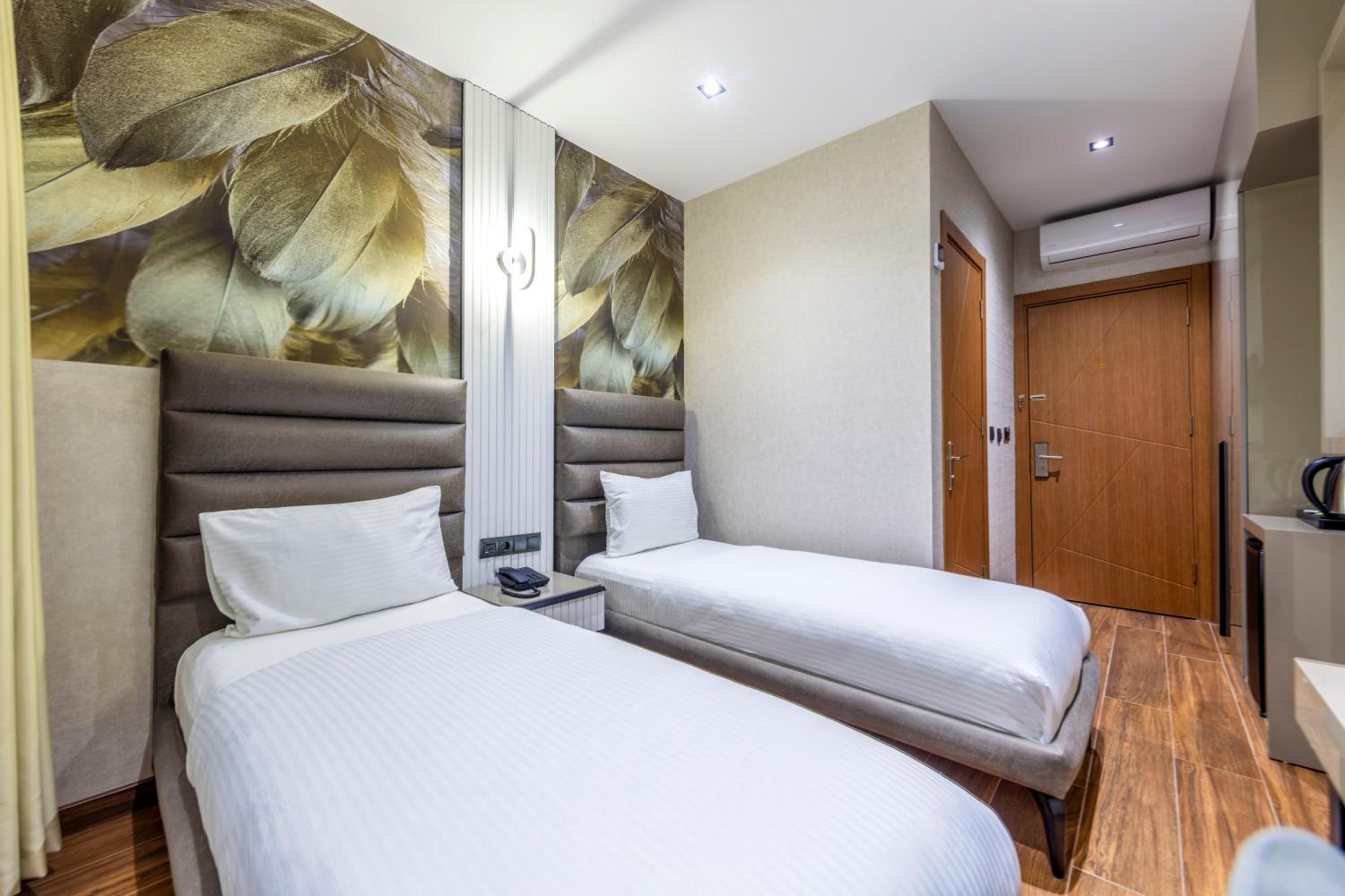 Deluxe Twin Room - Photo 20