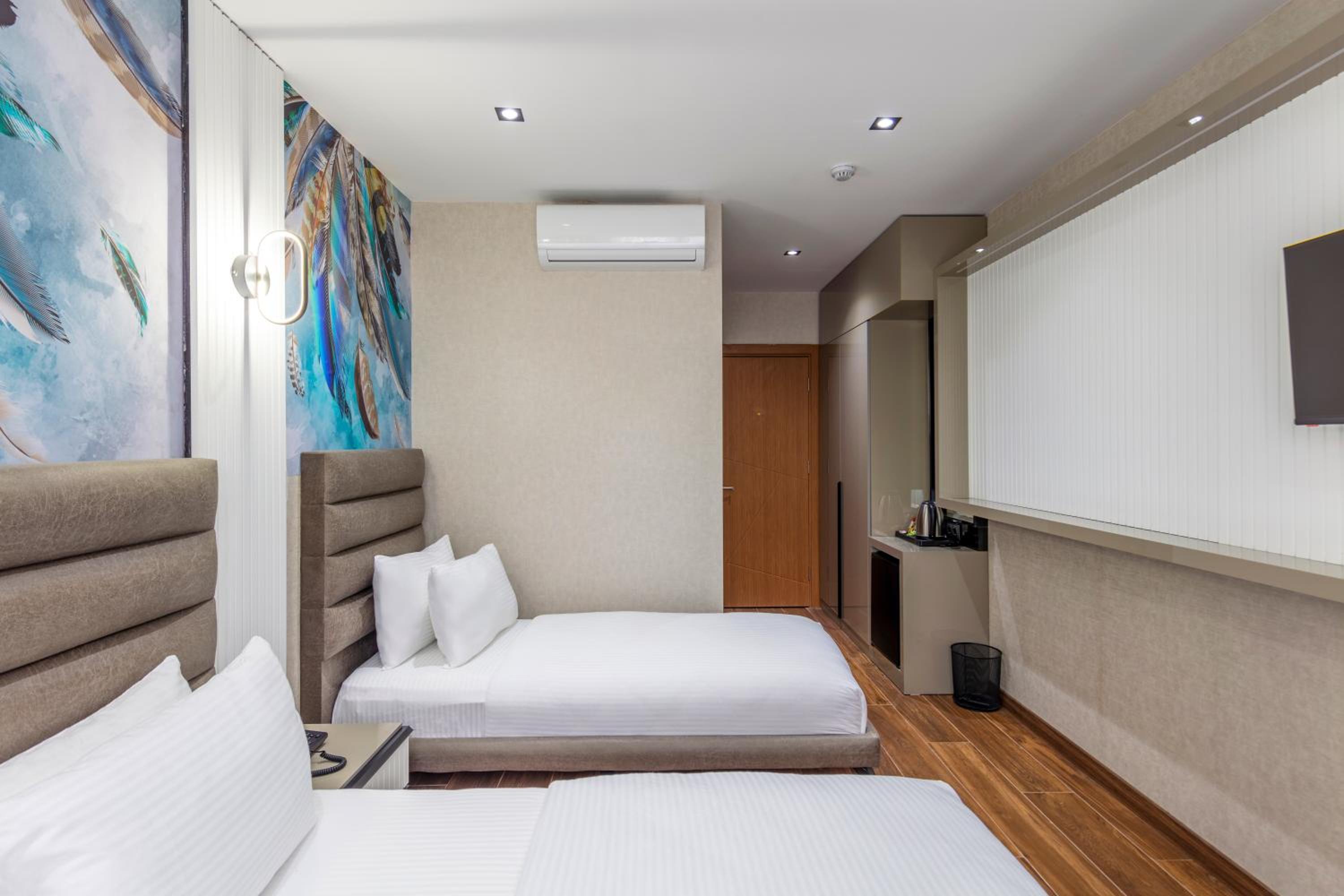 Deluxe Family Room - Photo 15