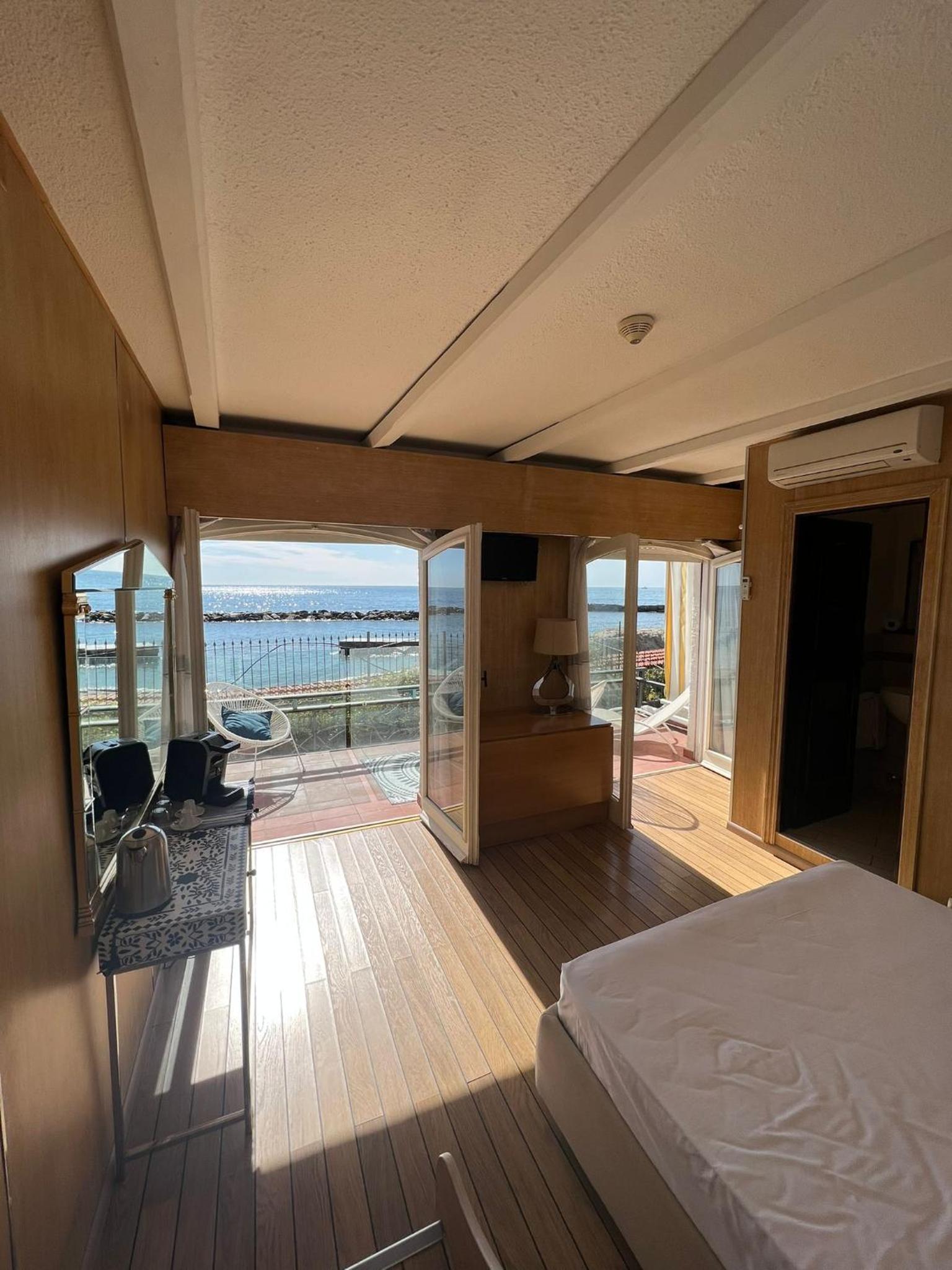 海景豪华三人房