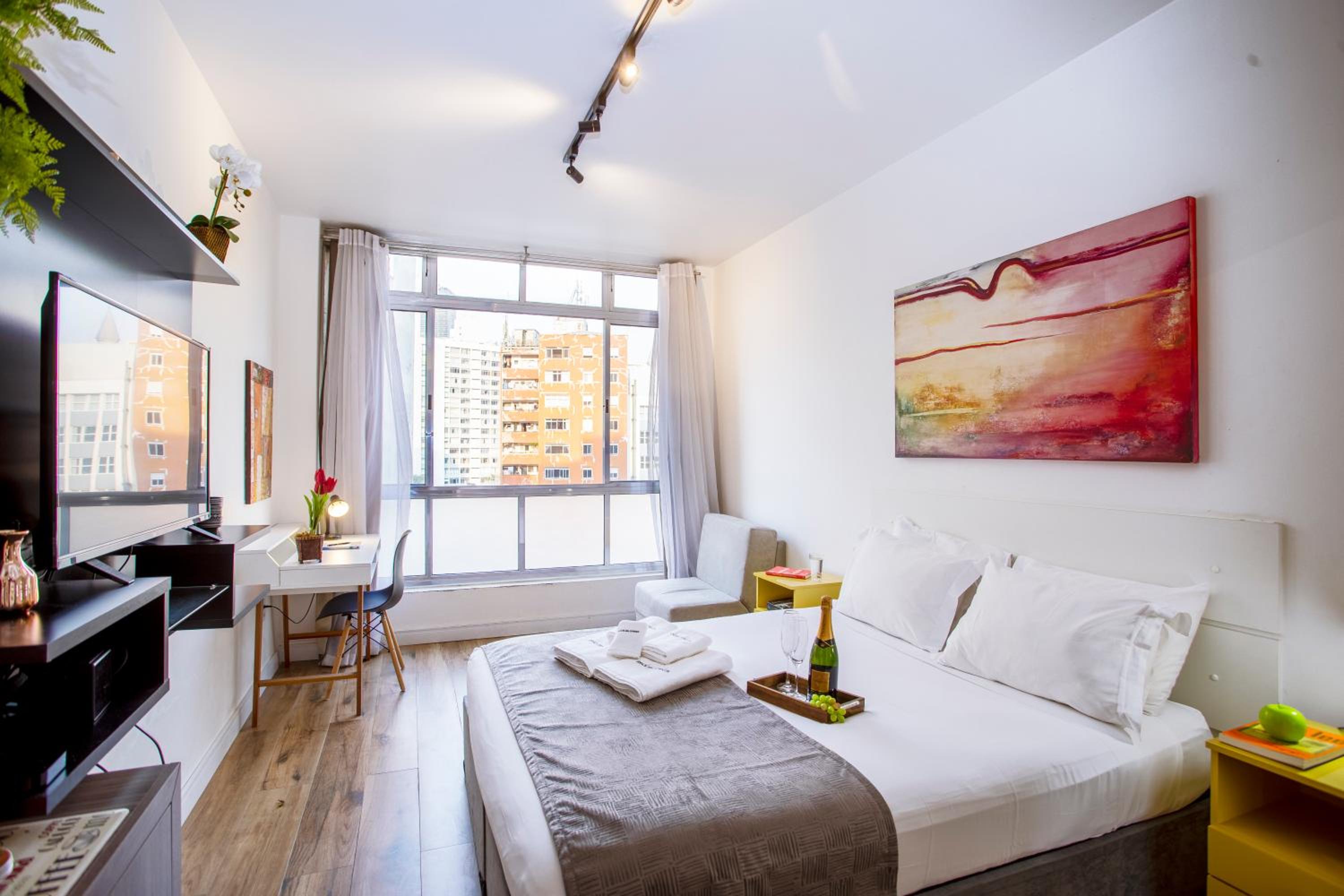 Studio Apartment - Photo 1