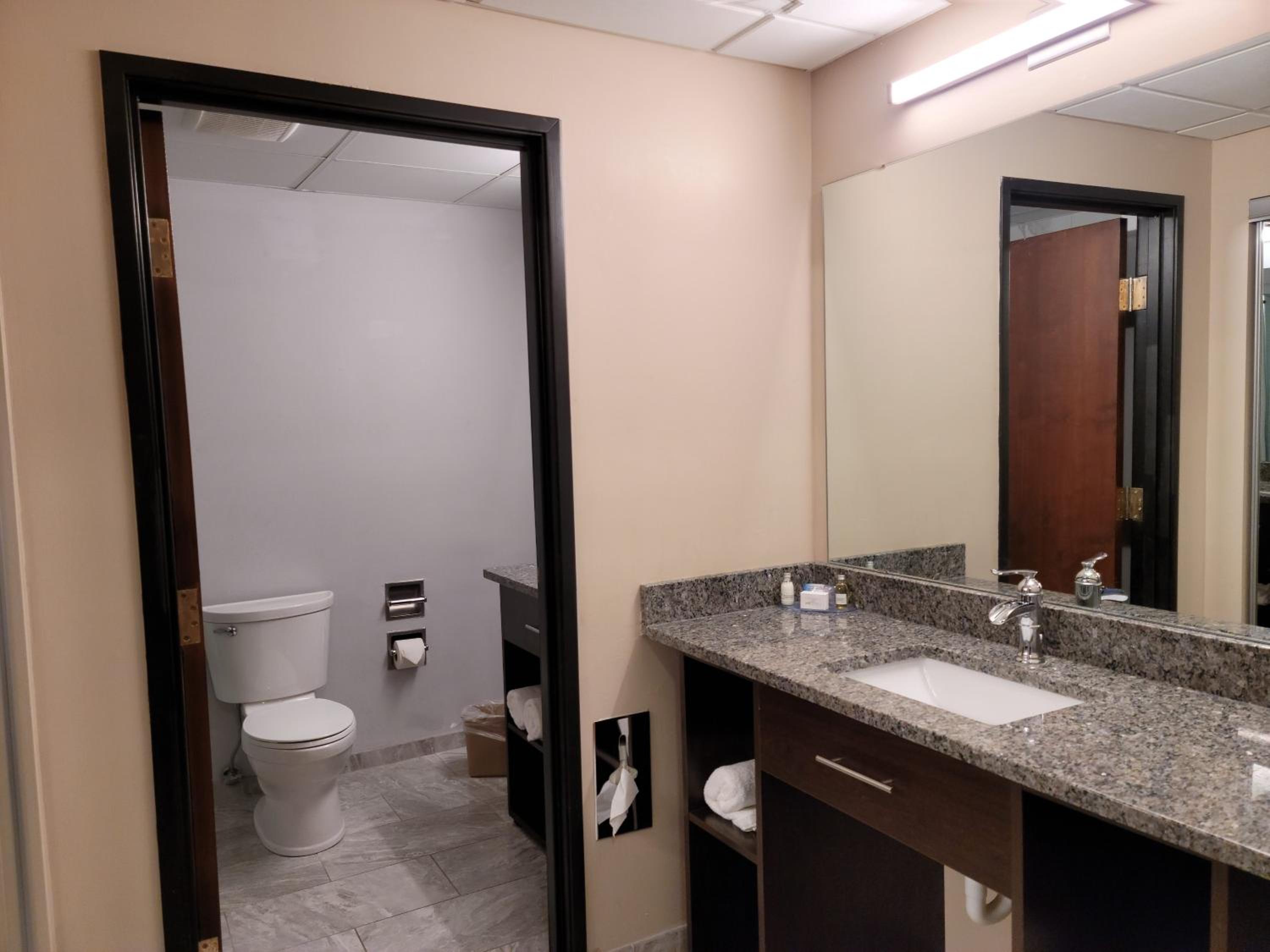 Suite with Lake View - Photo 2