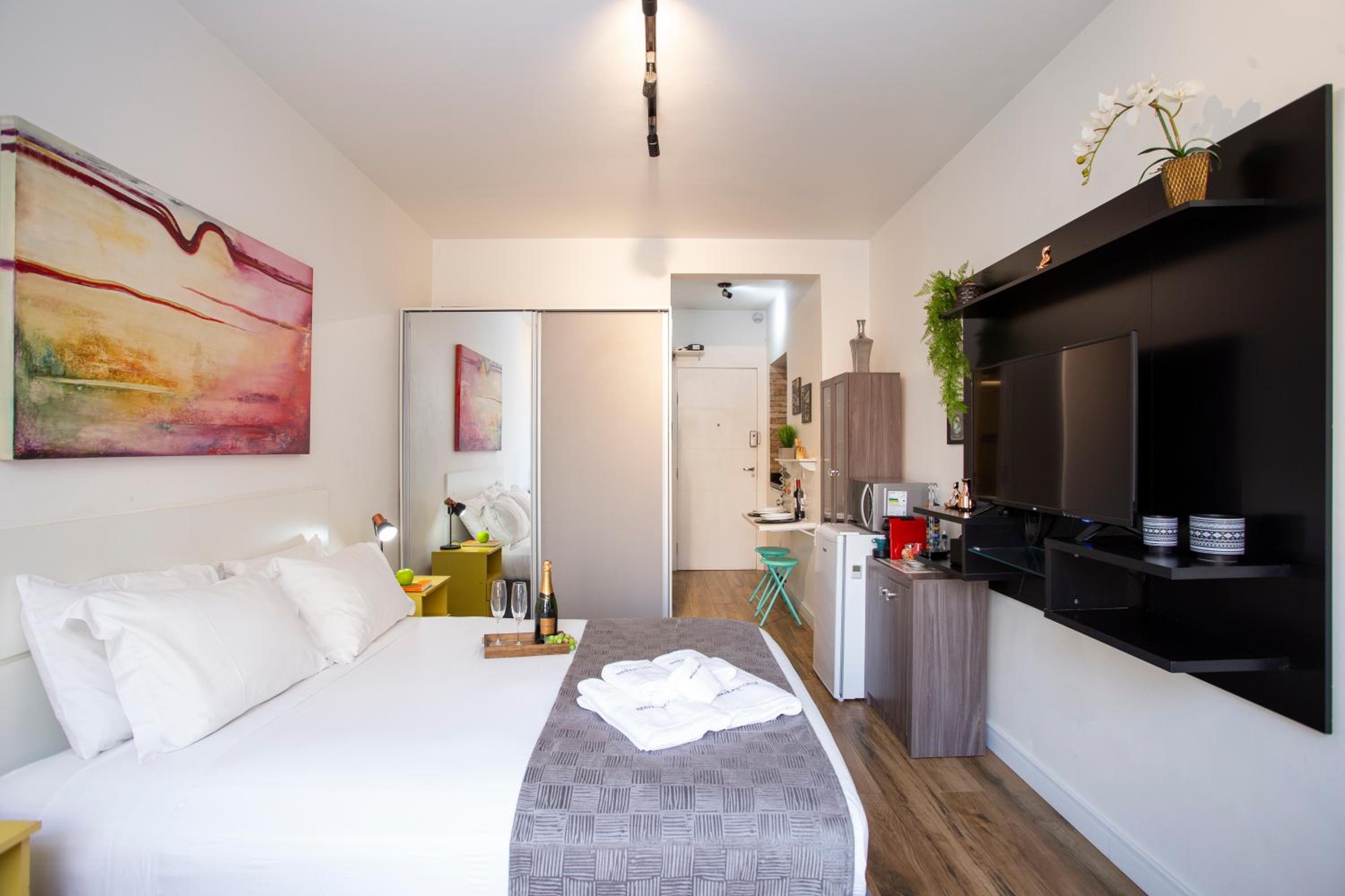 Studio Apartment - Photo 2