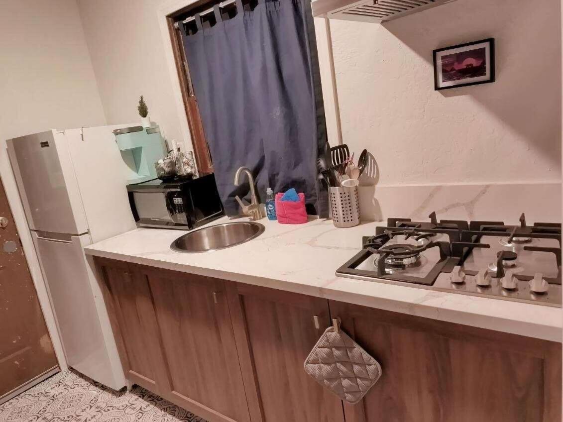 Deluxe Queen Suite - Photo 2