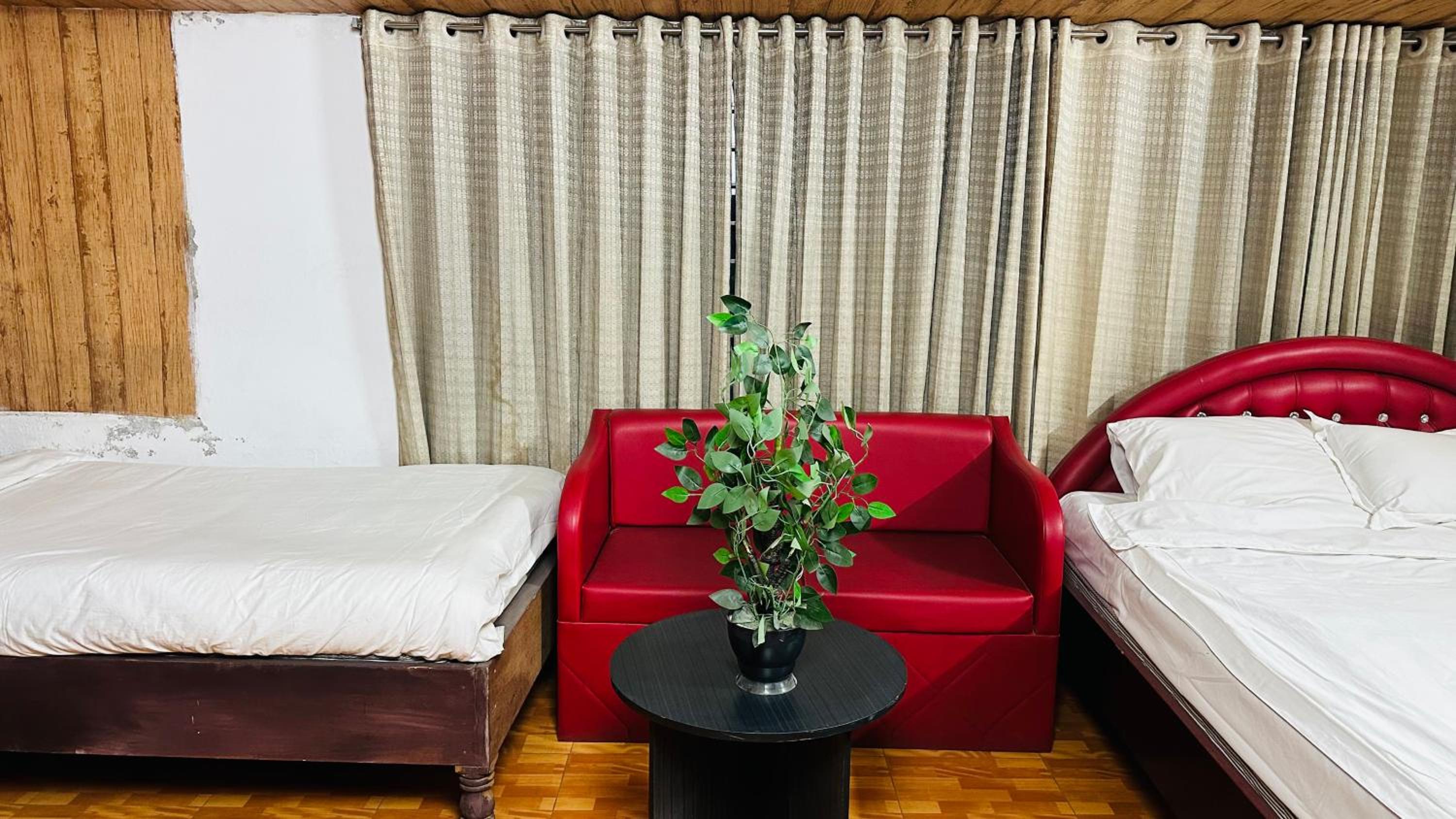 Deluxe Family Room photo 2