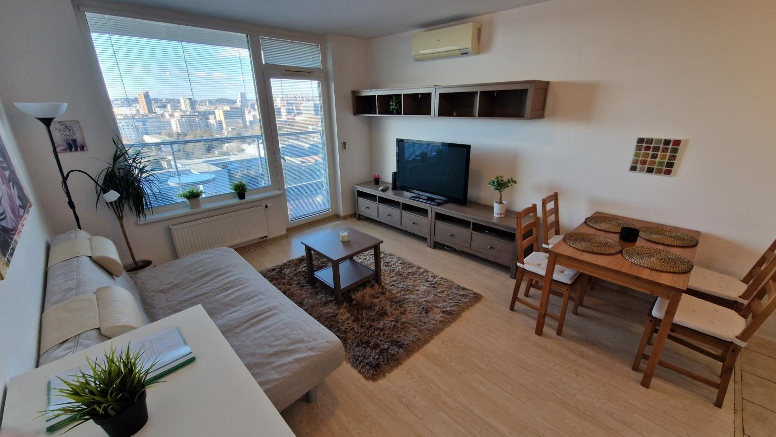 One-Bedroom Apartment photo 1