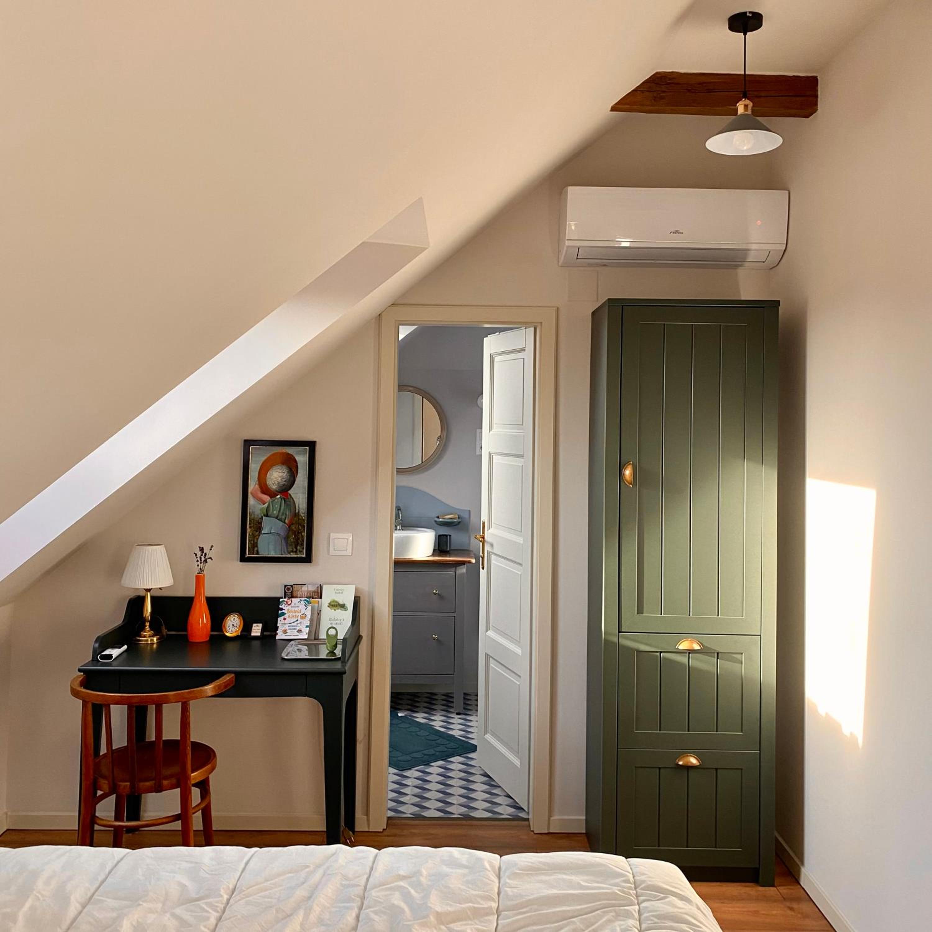 Deluxe King Room photo 3