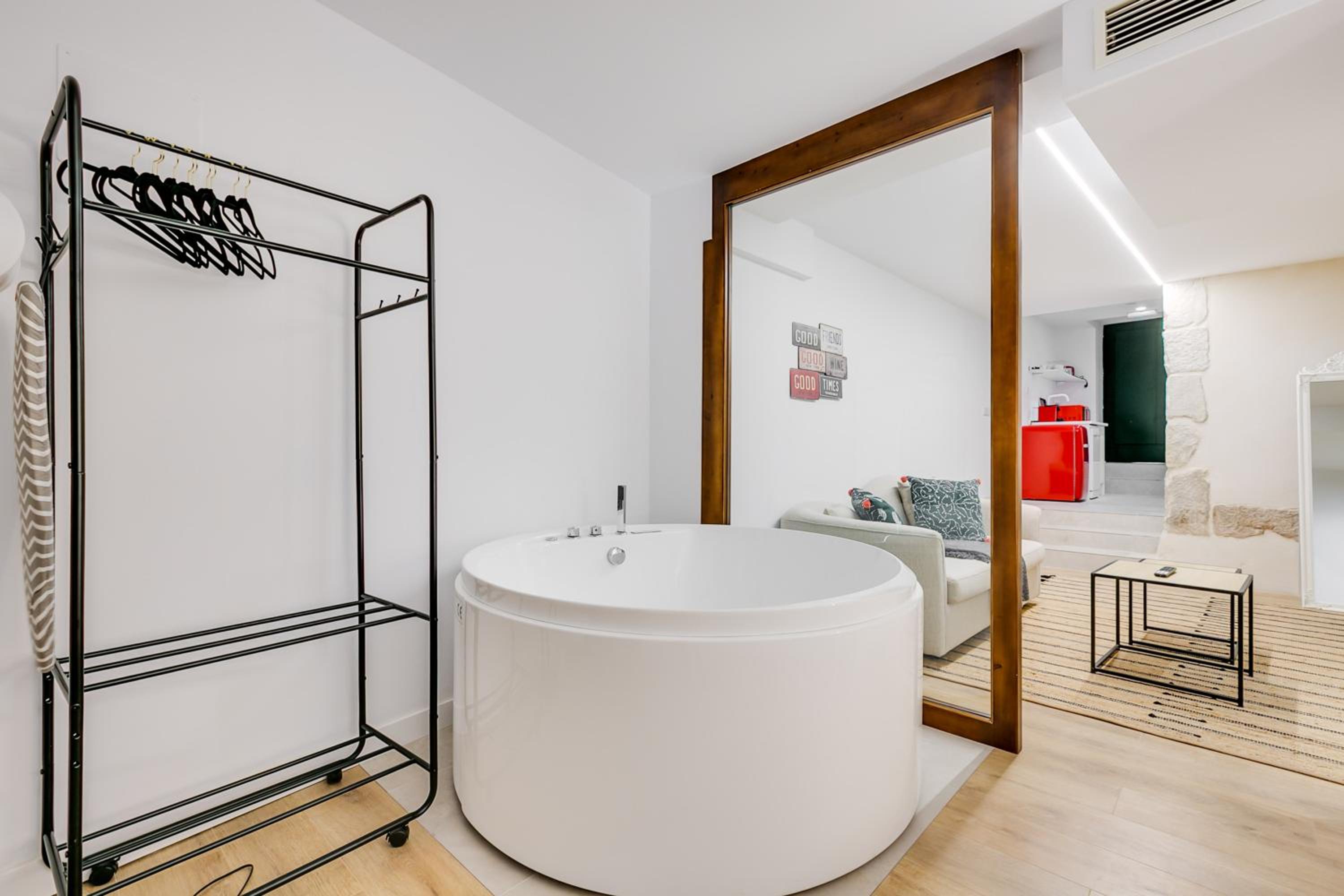Deluxe Suite with Spa Bath photo 3