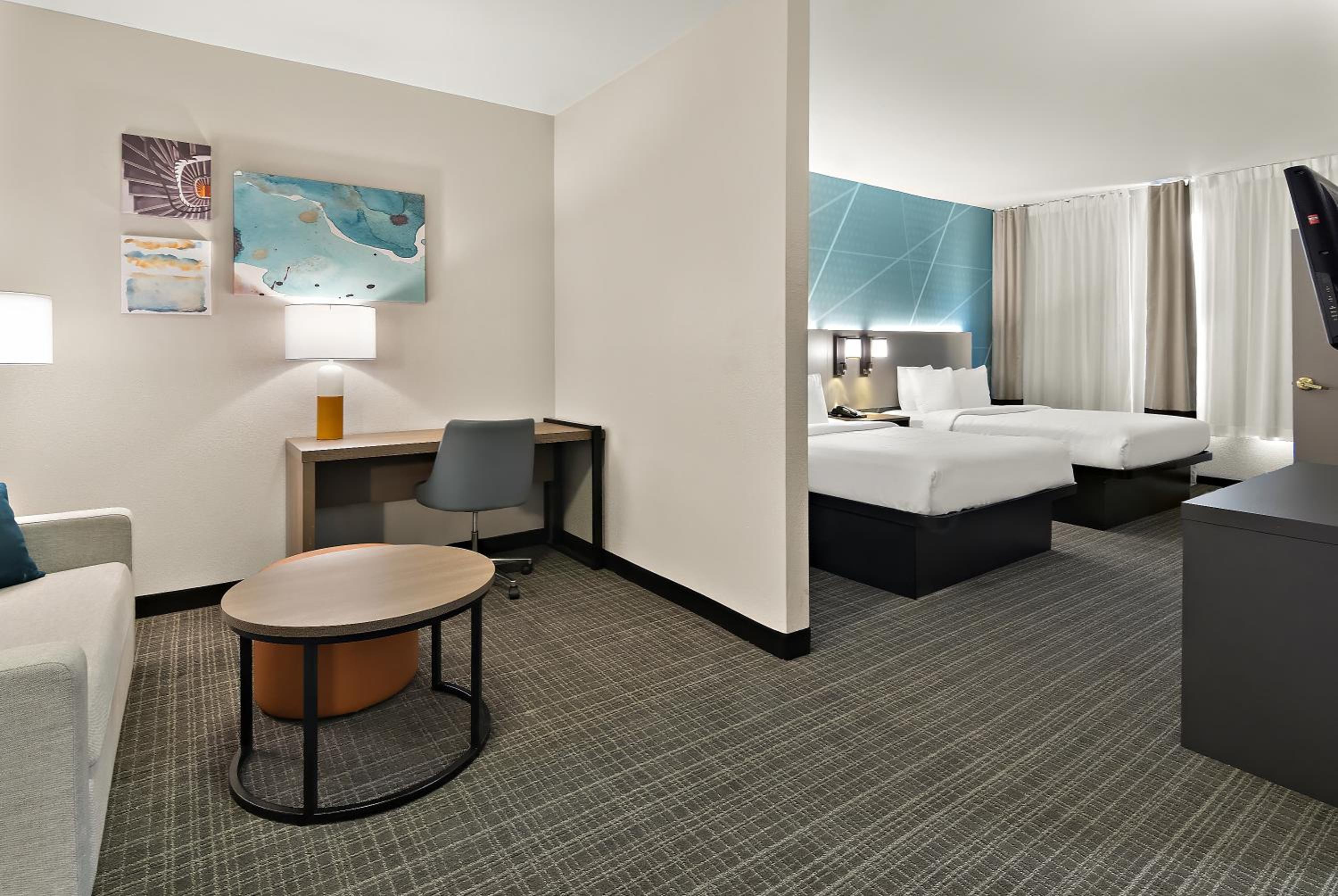 Queen Suite with Two Queen Beds - Photo 5