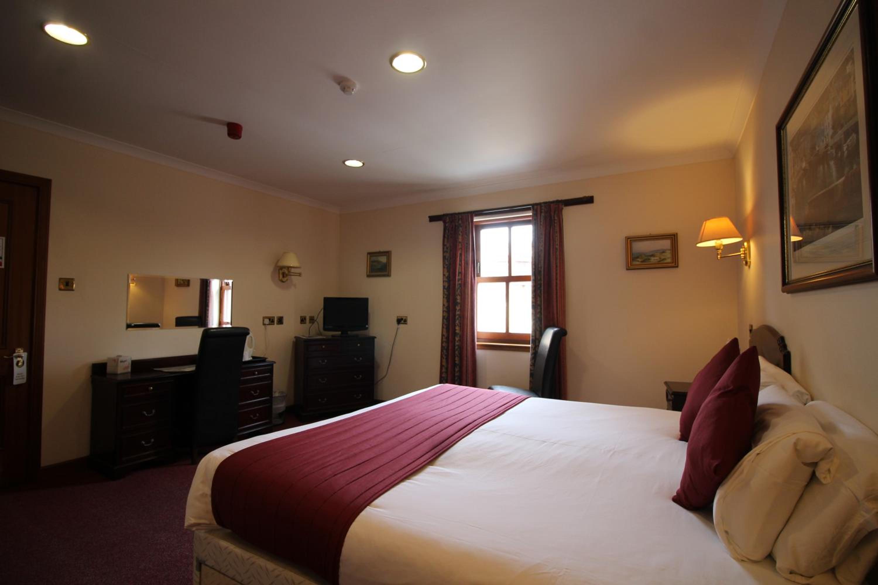 Standard King Room photo 1