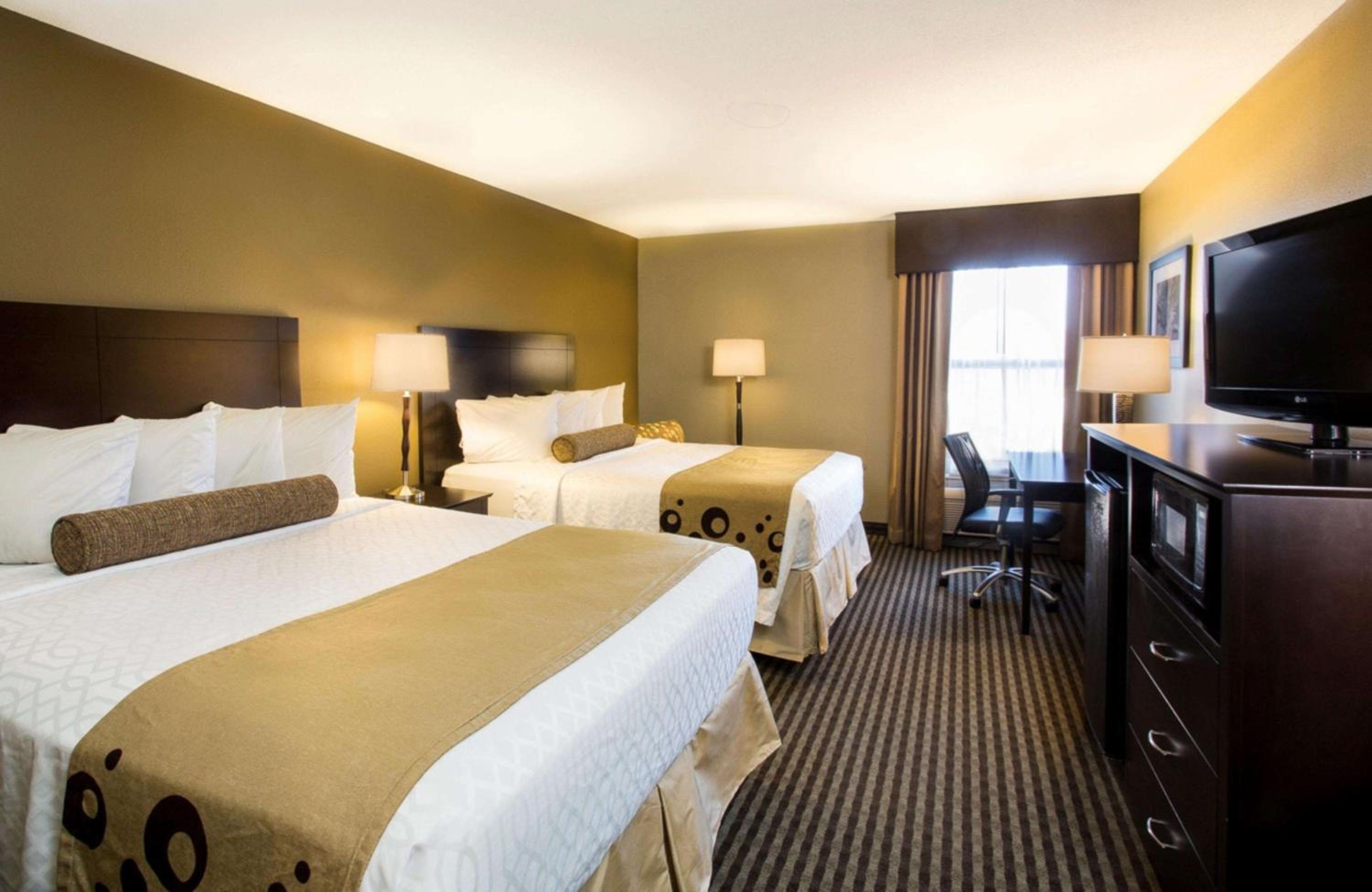 Queen Room with Two Queen Beds - Disability Access/Bath Tub - Photo 2