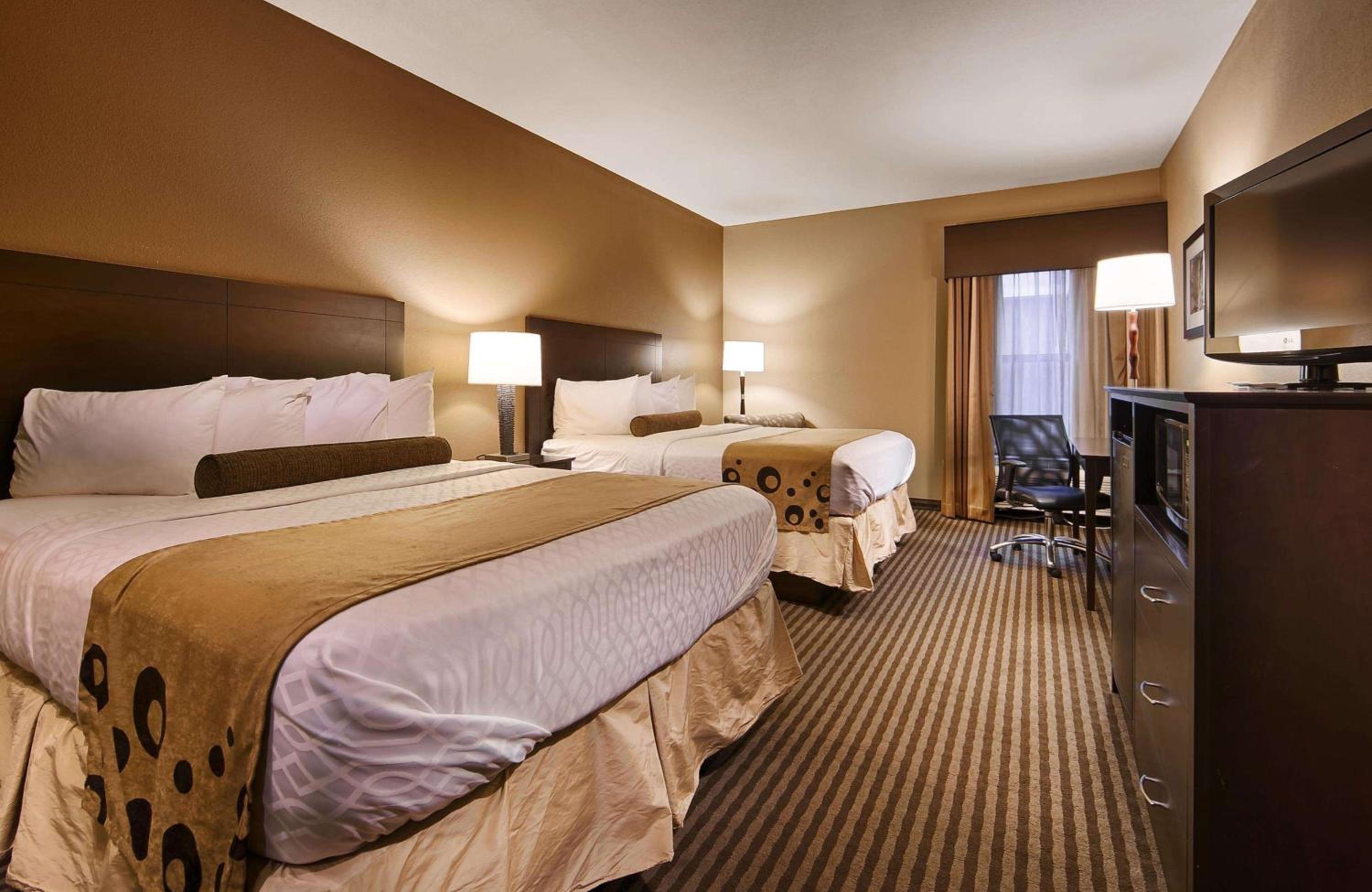 Queen Room with Two Queen Beds - Disability Access/Bath Tub - Photo 1