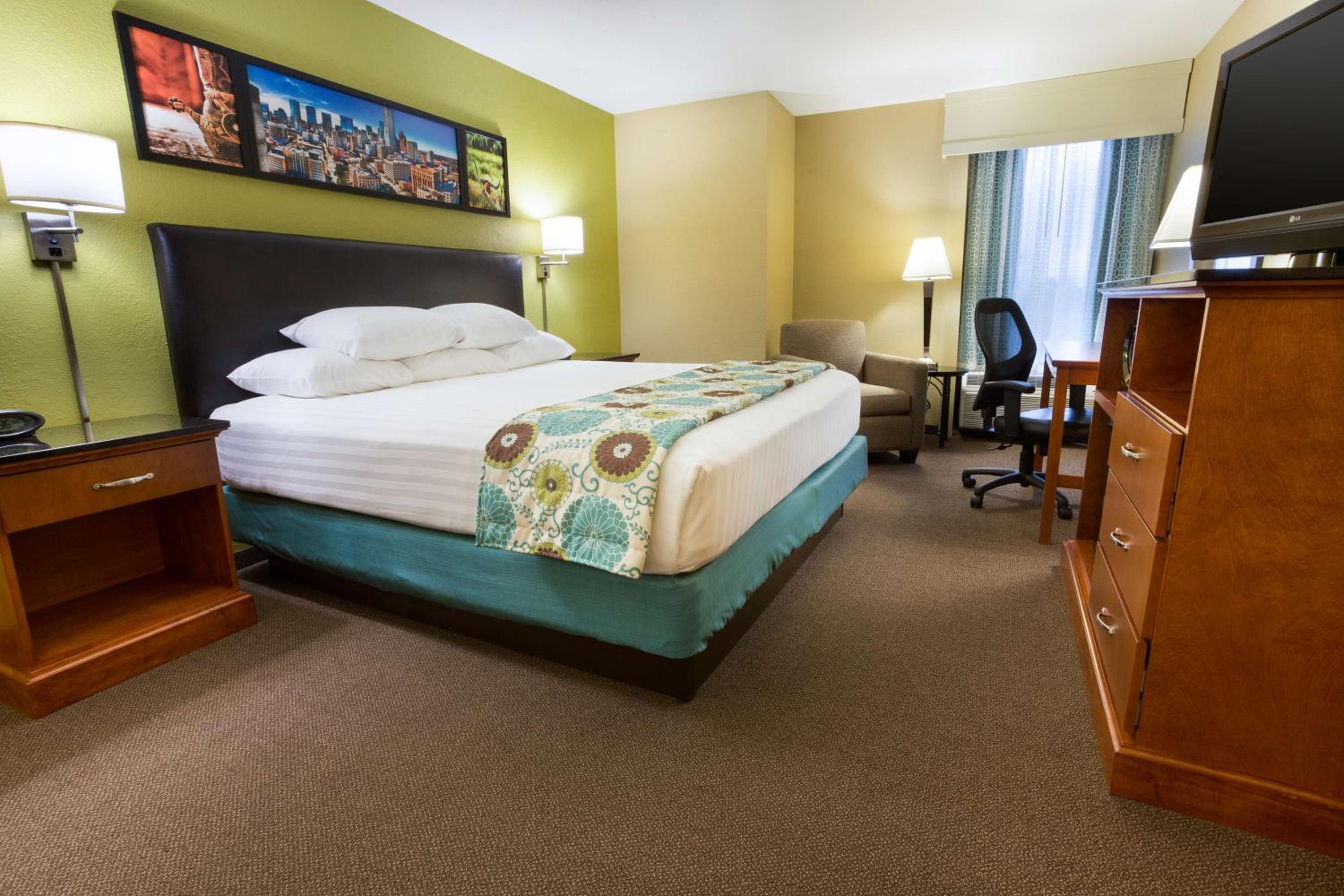 Deluxe King Room photo 1