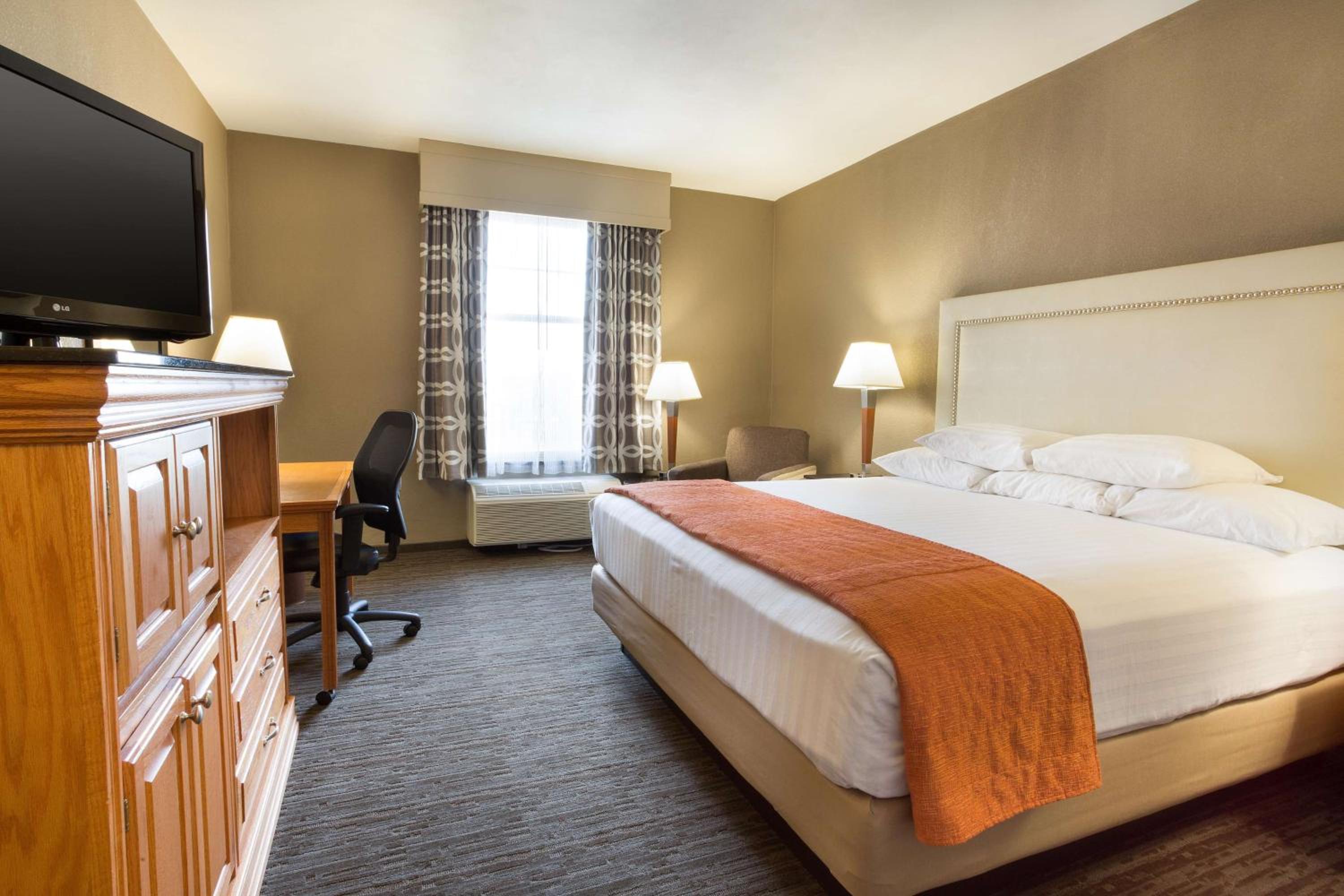 Deluxe King Room - Accessible, Tub