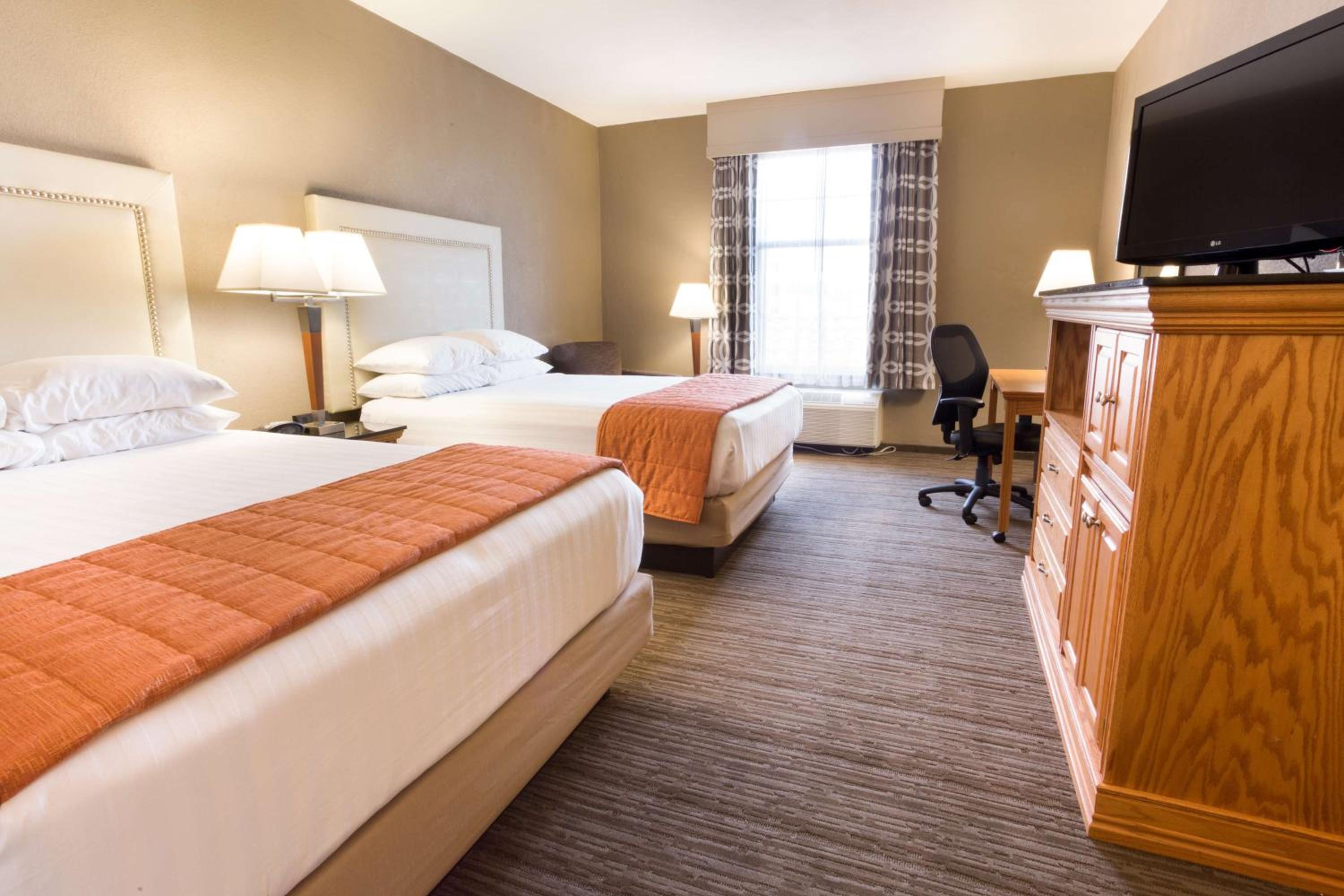 Deluxe Queen Room with Two Queen Beds - Accessible, Tub