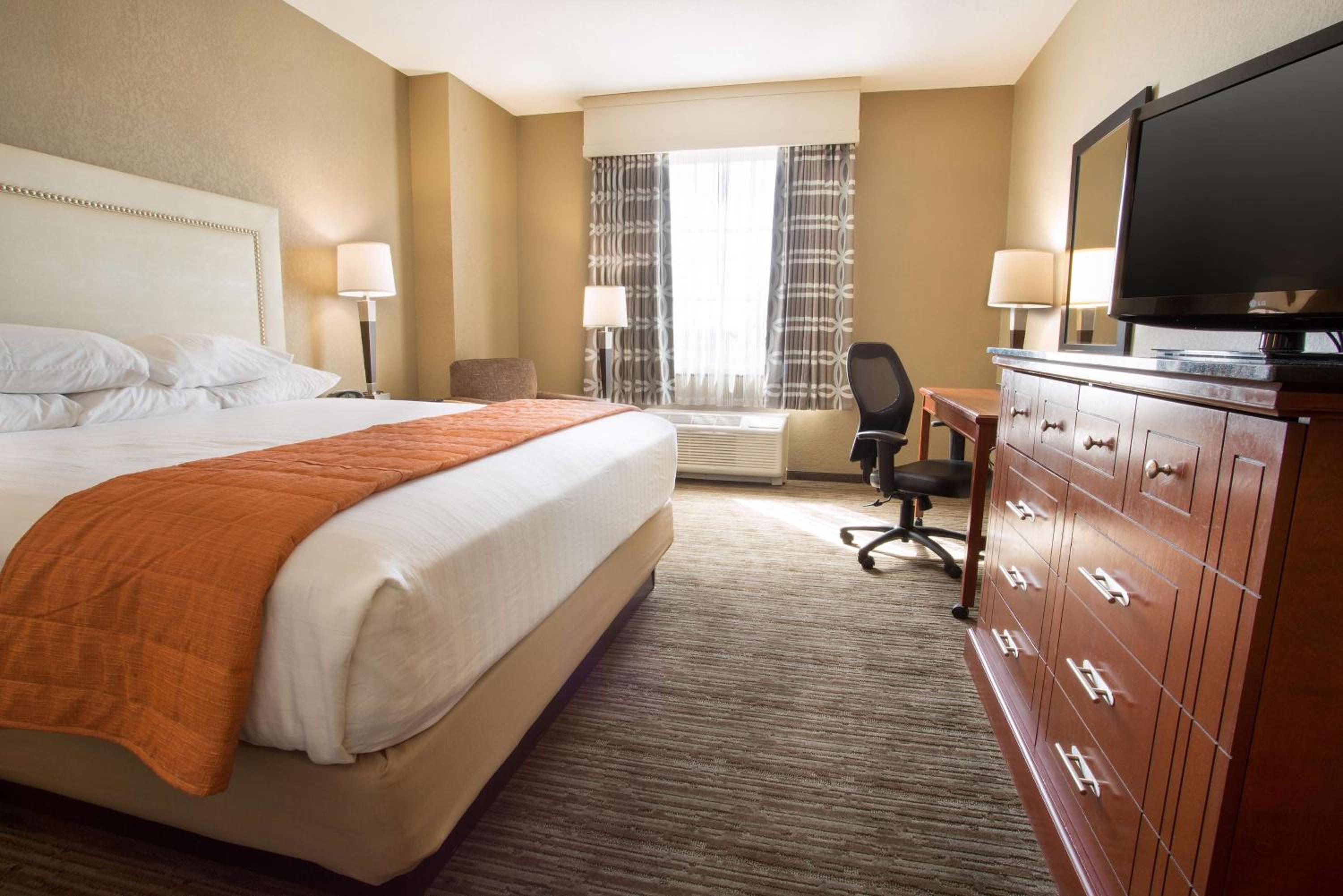Deluxe King Room with Spa Bath