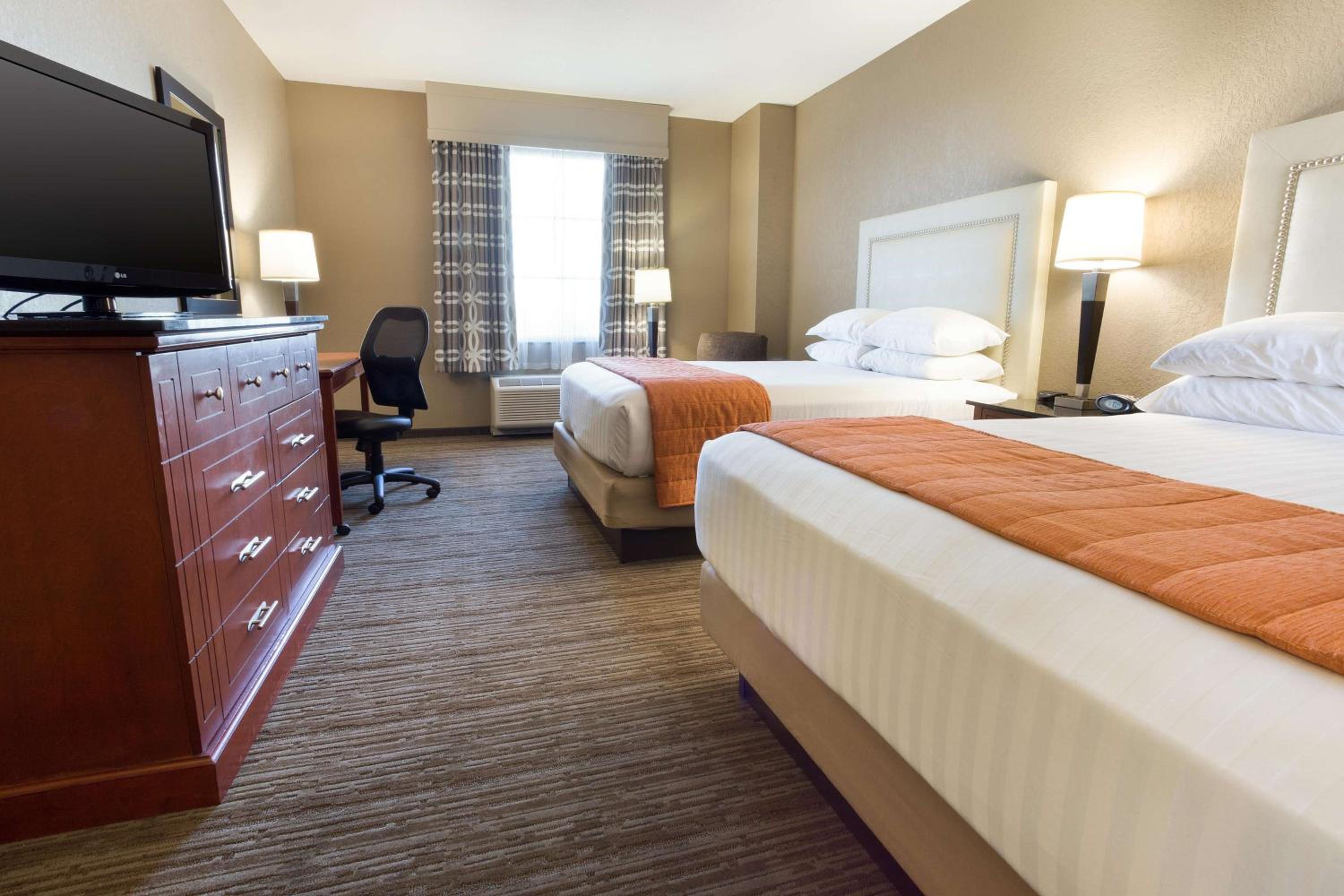 Deluxe Queen Room with Two Queen Beds- High Floor