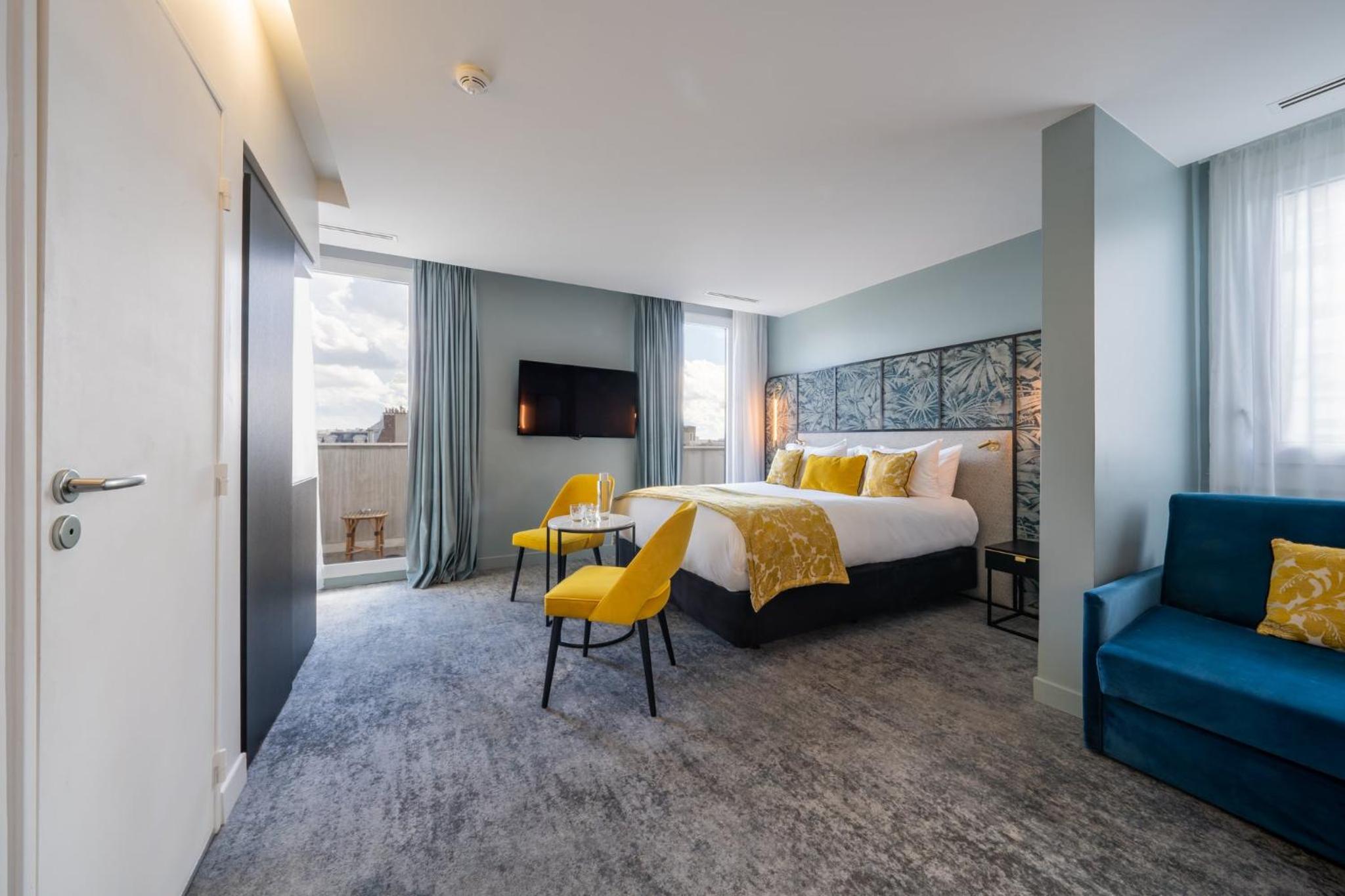 Grand King Room with Balcony and Single Sofa Bed