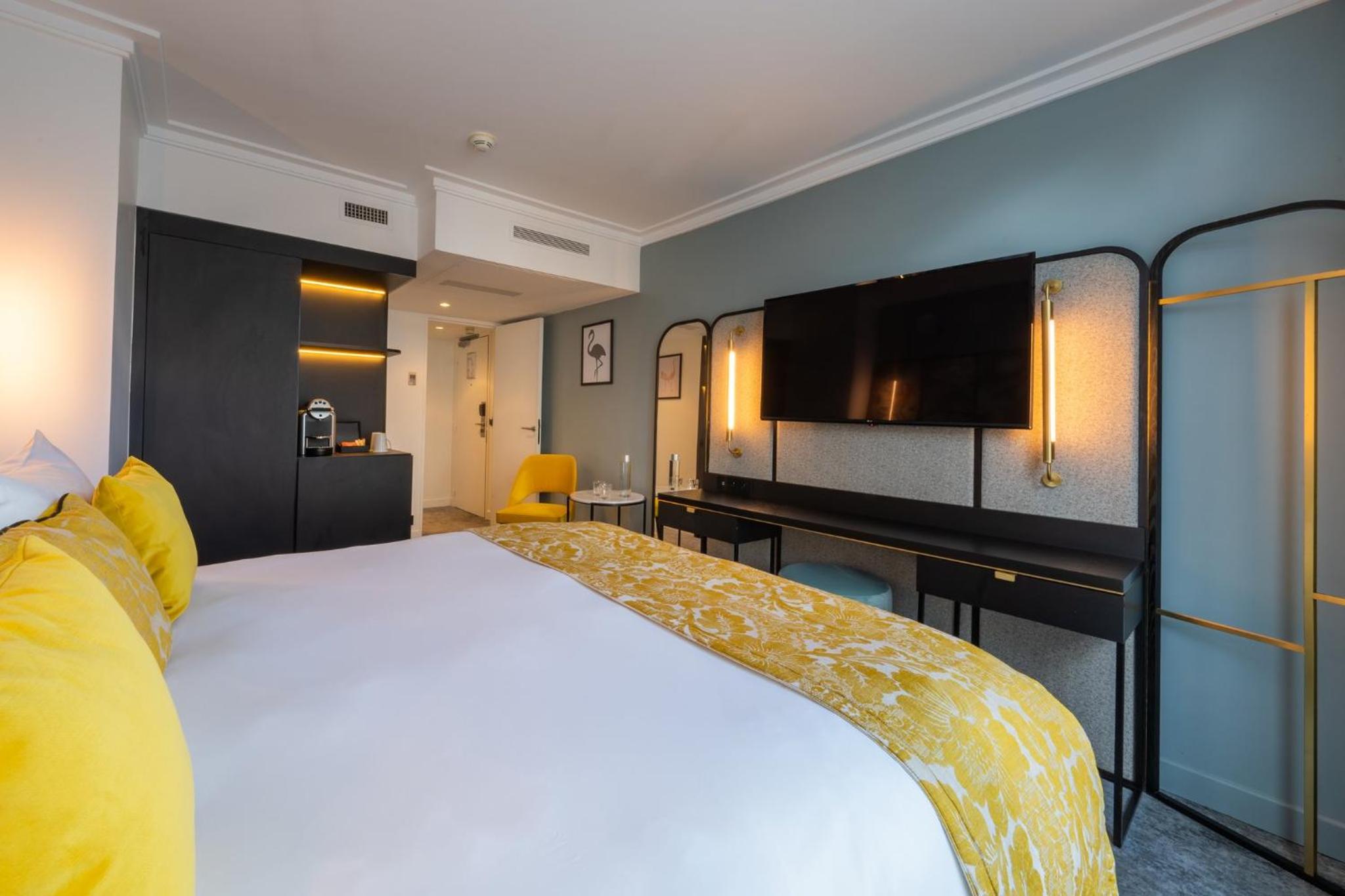 Standard Queen Room with Balcony
