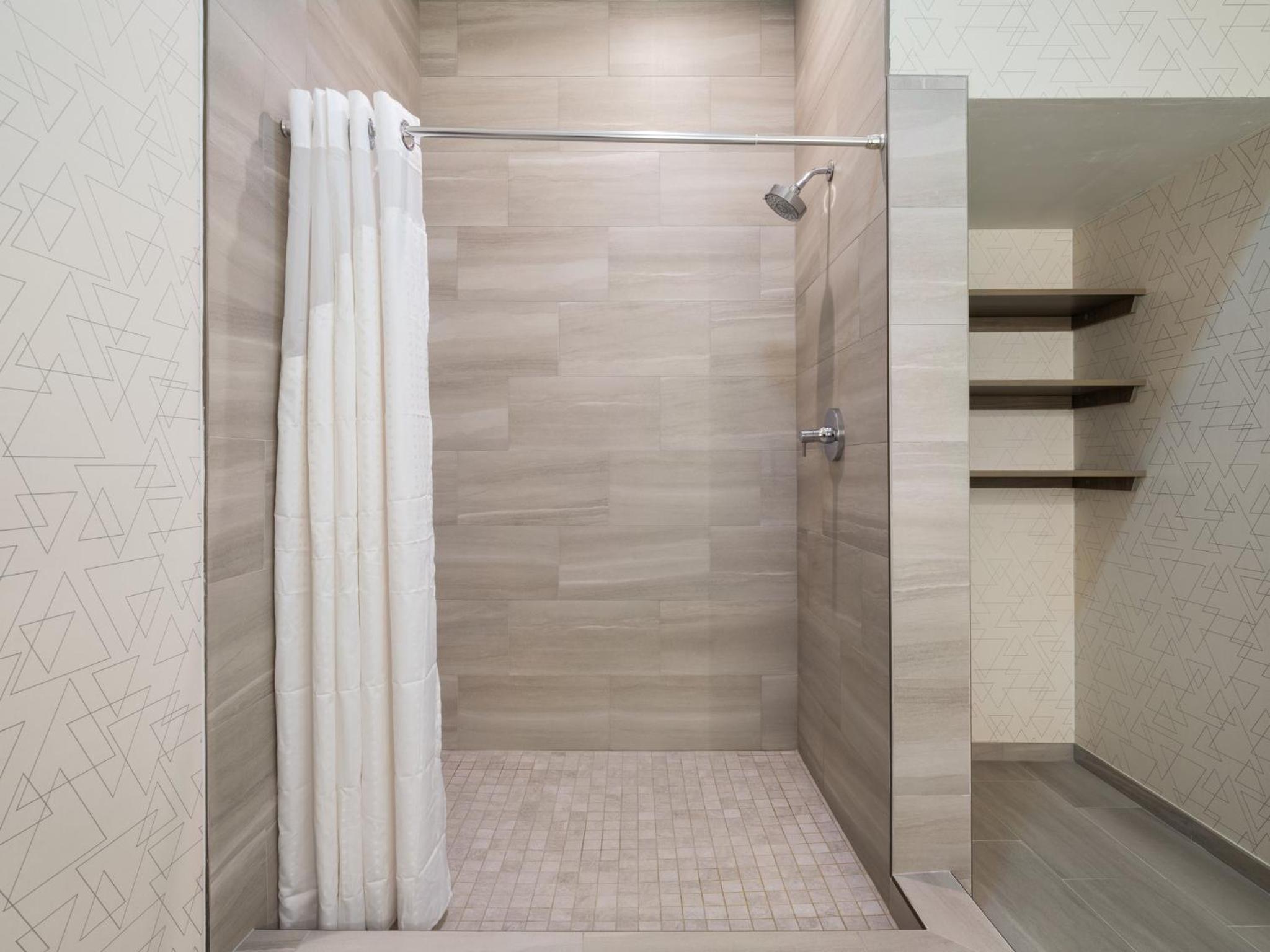 One-Bedroom King Suite - Photo 3