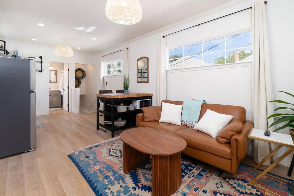 One-Bedroom House photo 1