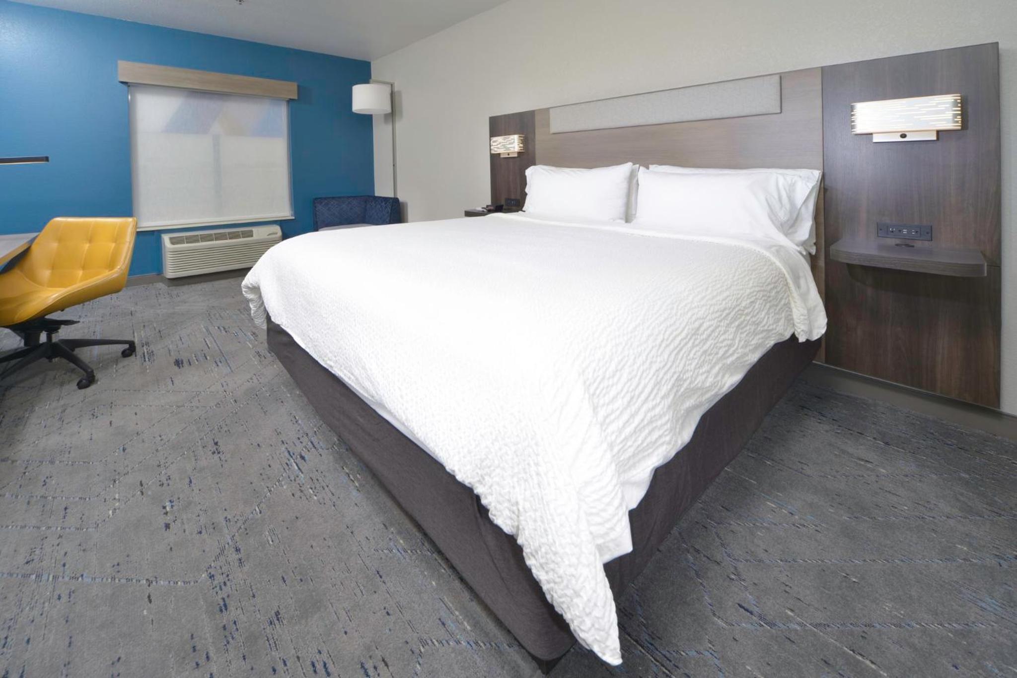 Standard King Room - Photo 4