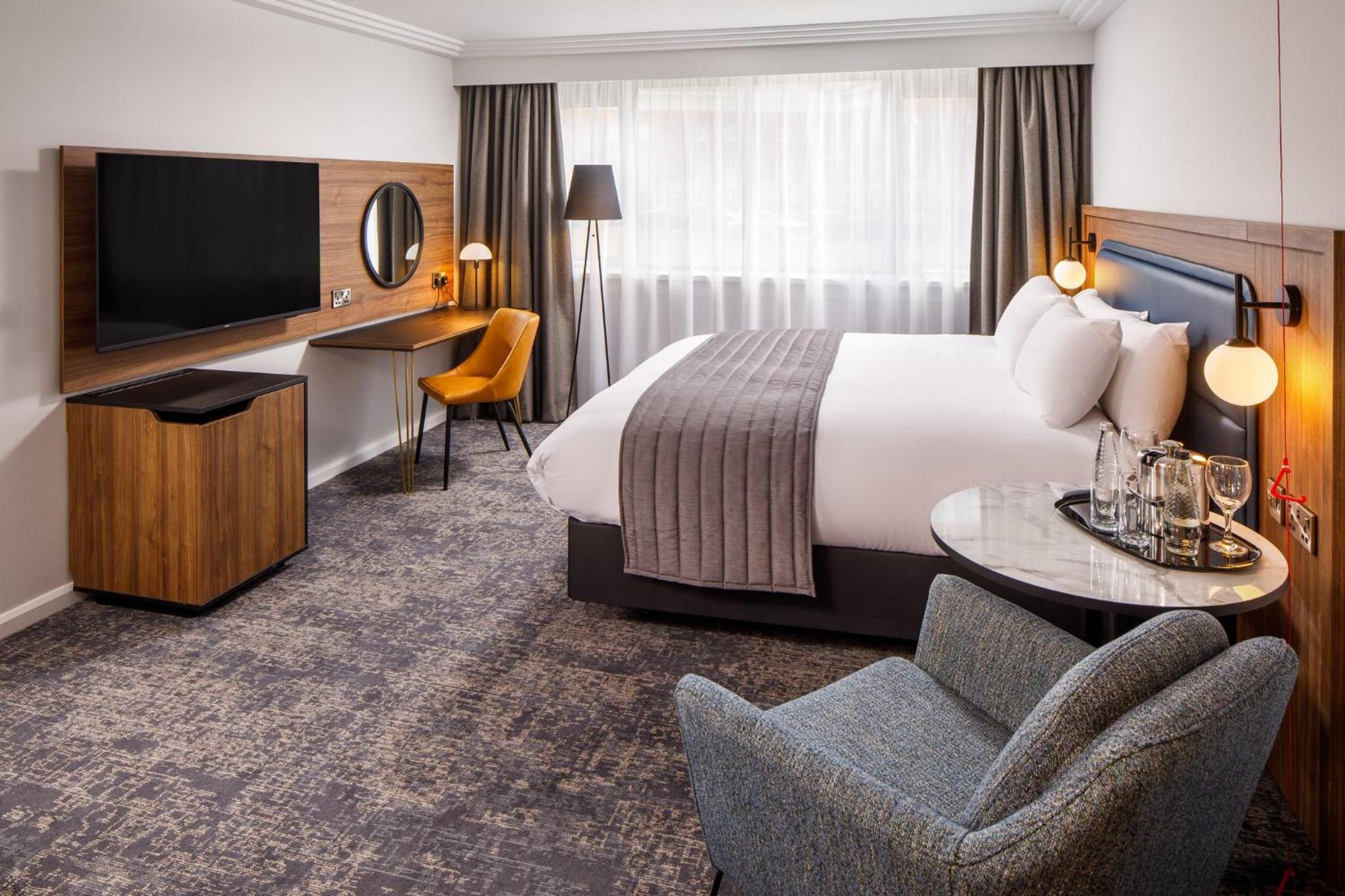 Standard King Room - Accessible photo 1