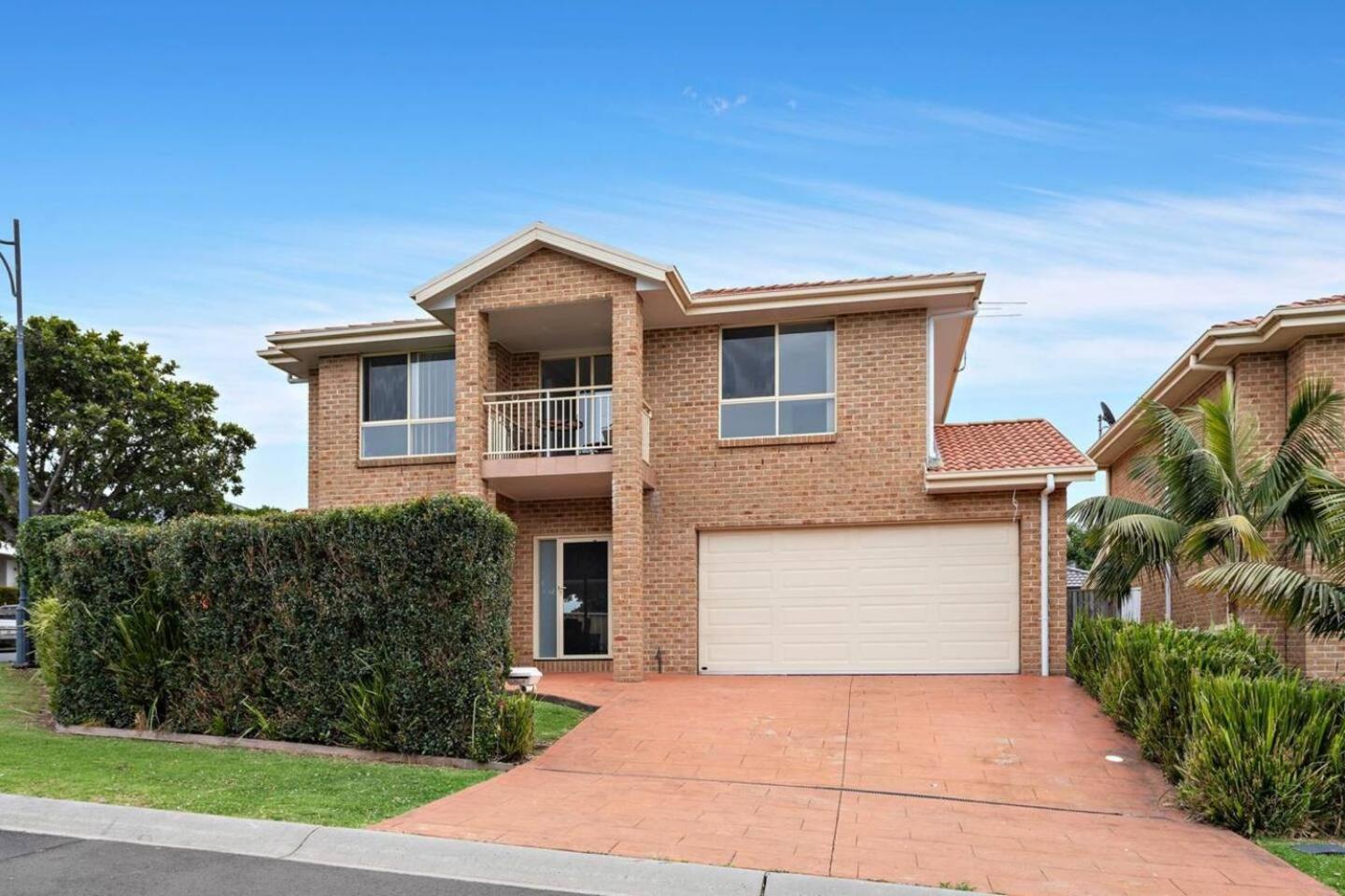 Three-Bedroom House photo 2