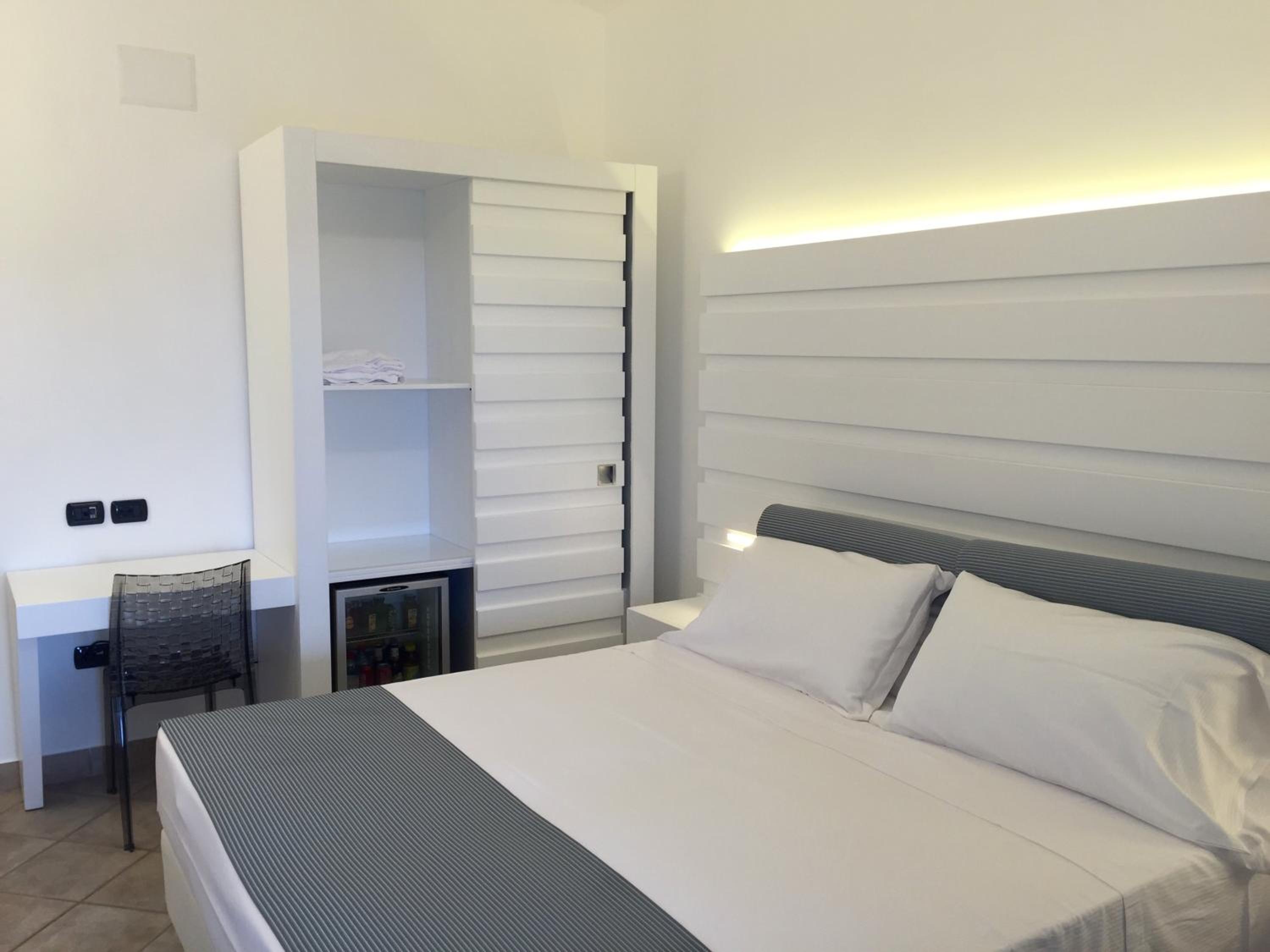Double or Twin Room with Sea View photo 2