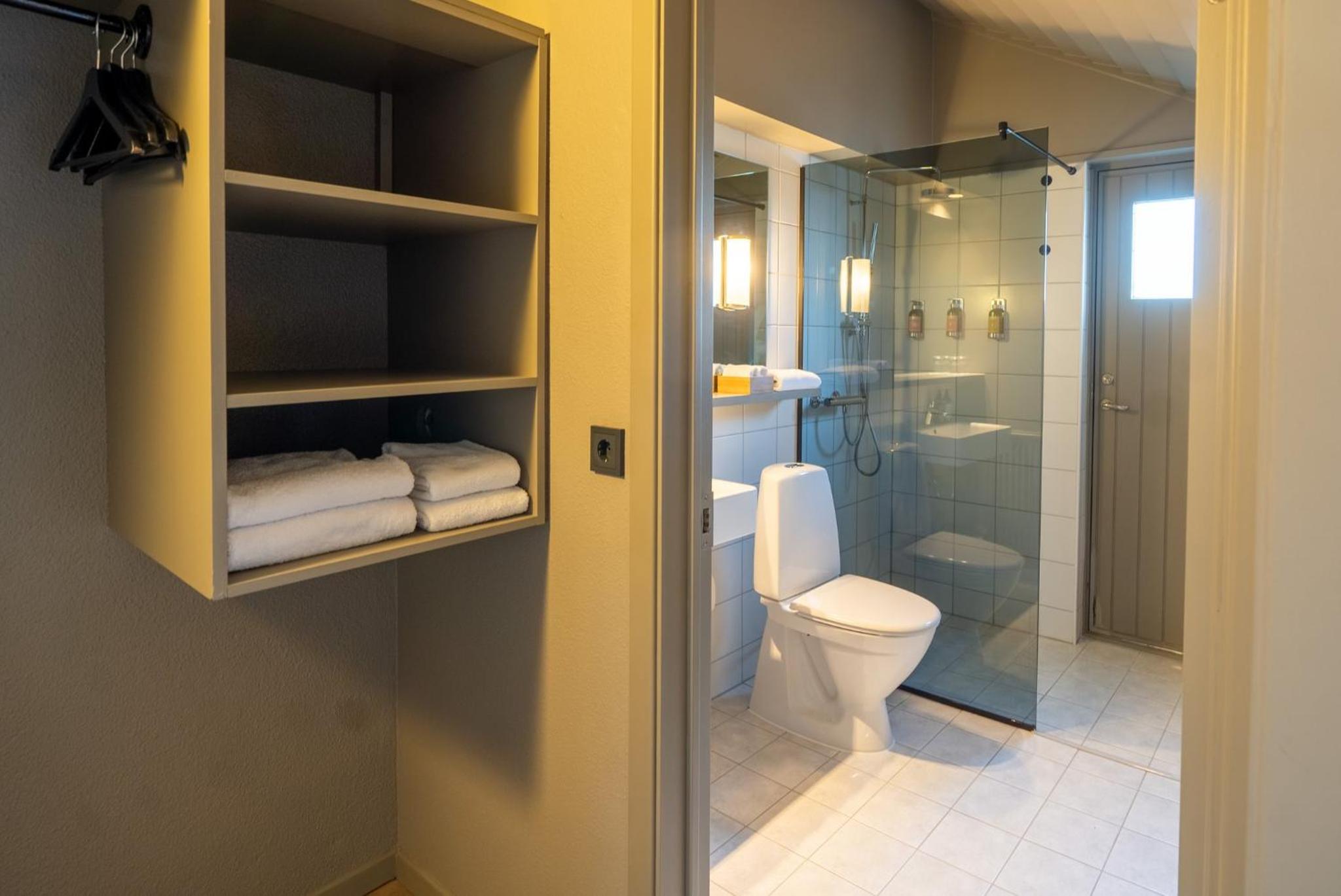 Standard Double or Twin Room - Photo 19