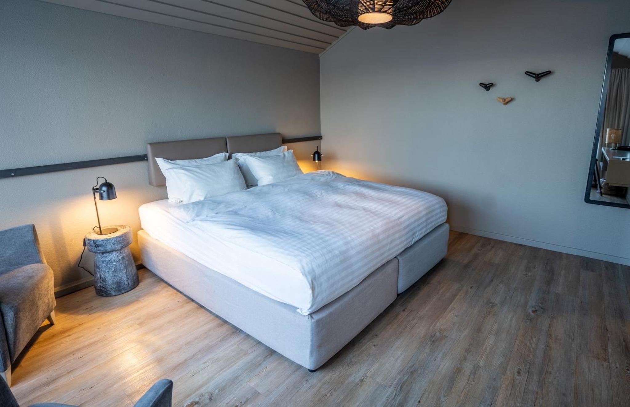 Standard Double or Twin Room - Photo 12
