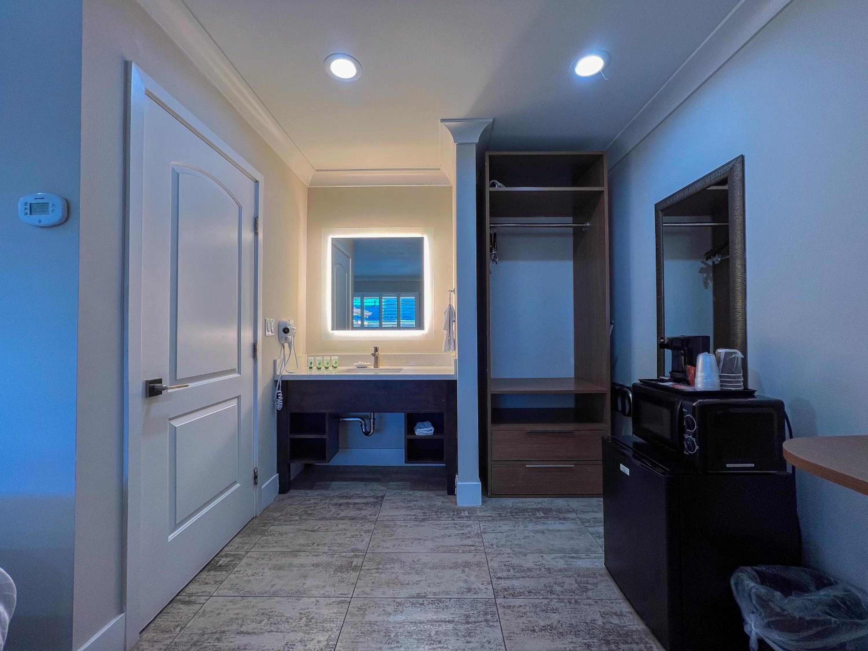 Premium Two Full Beds thumbnail 5