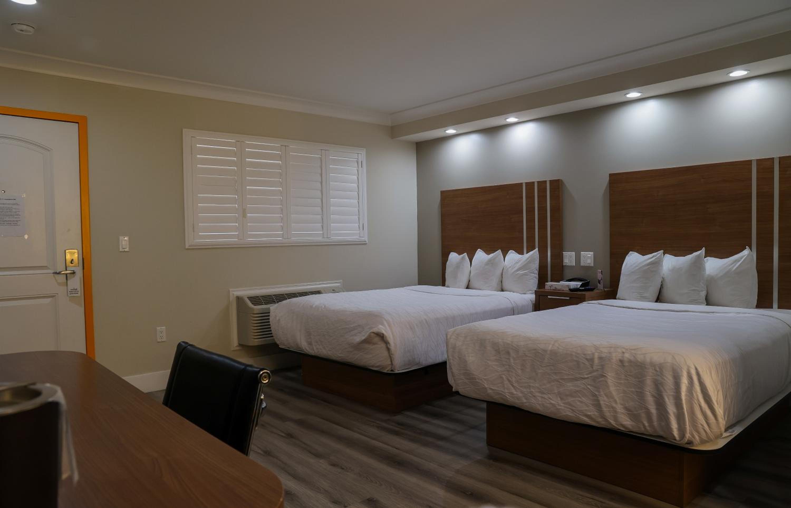 Premium Two Full Beds