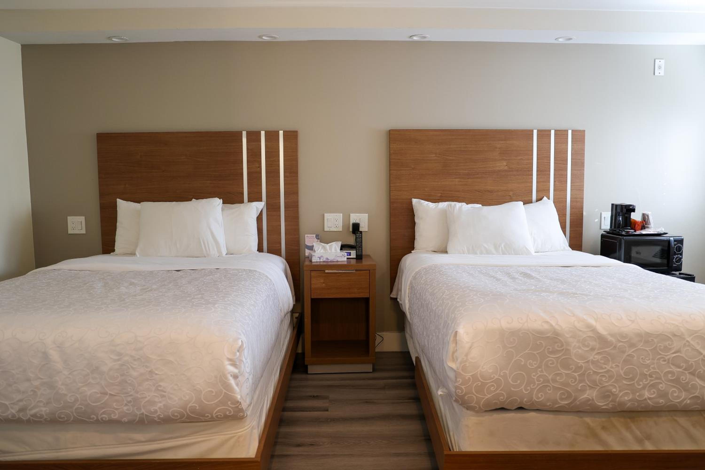 Standard Double Room thumbnail 5