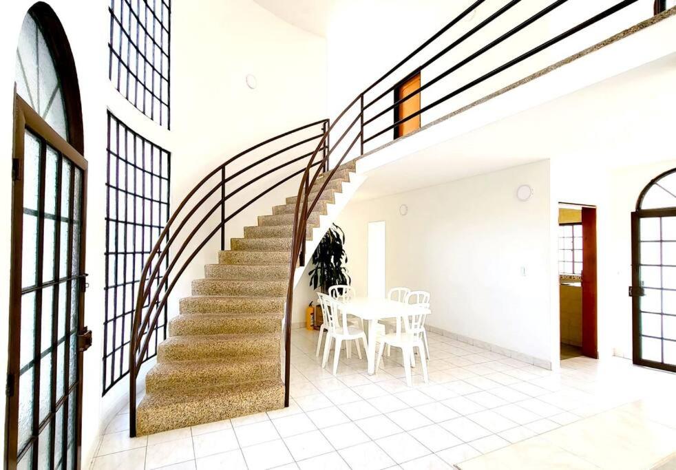 Six-Bedroom House photo 1