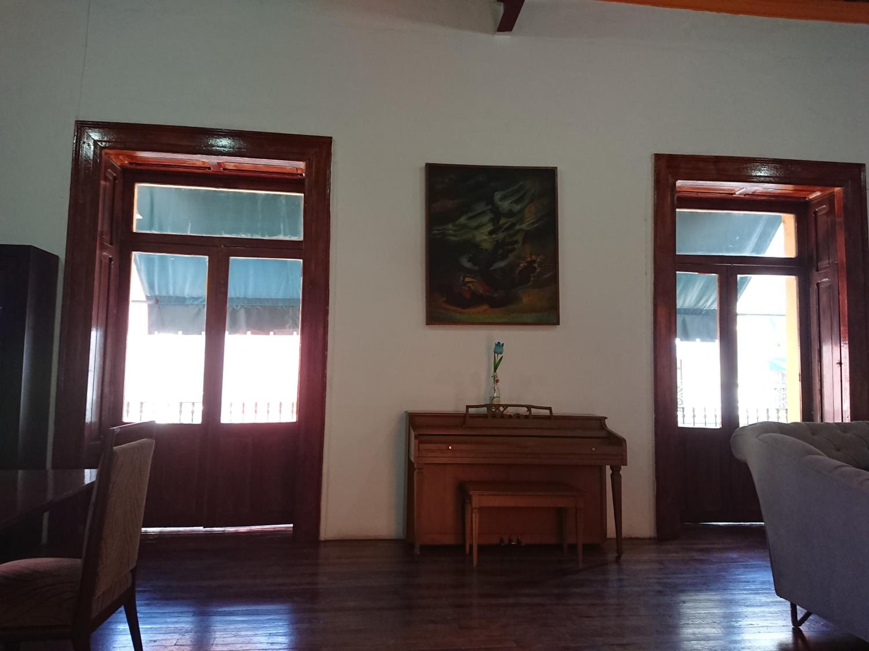 Deluxe King Suite photo 1