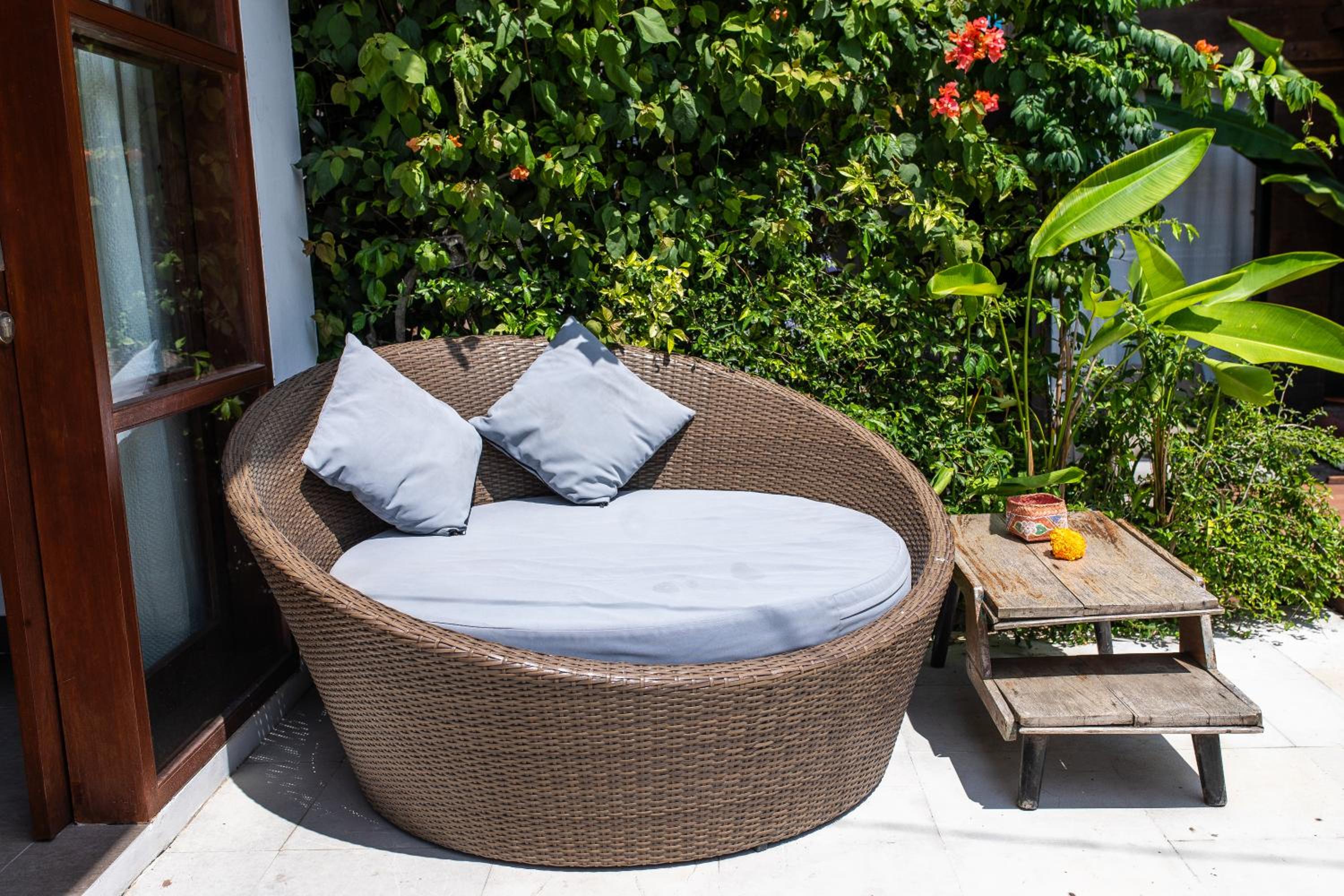 Double Room with Pool View - Photo 13