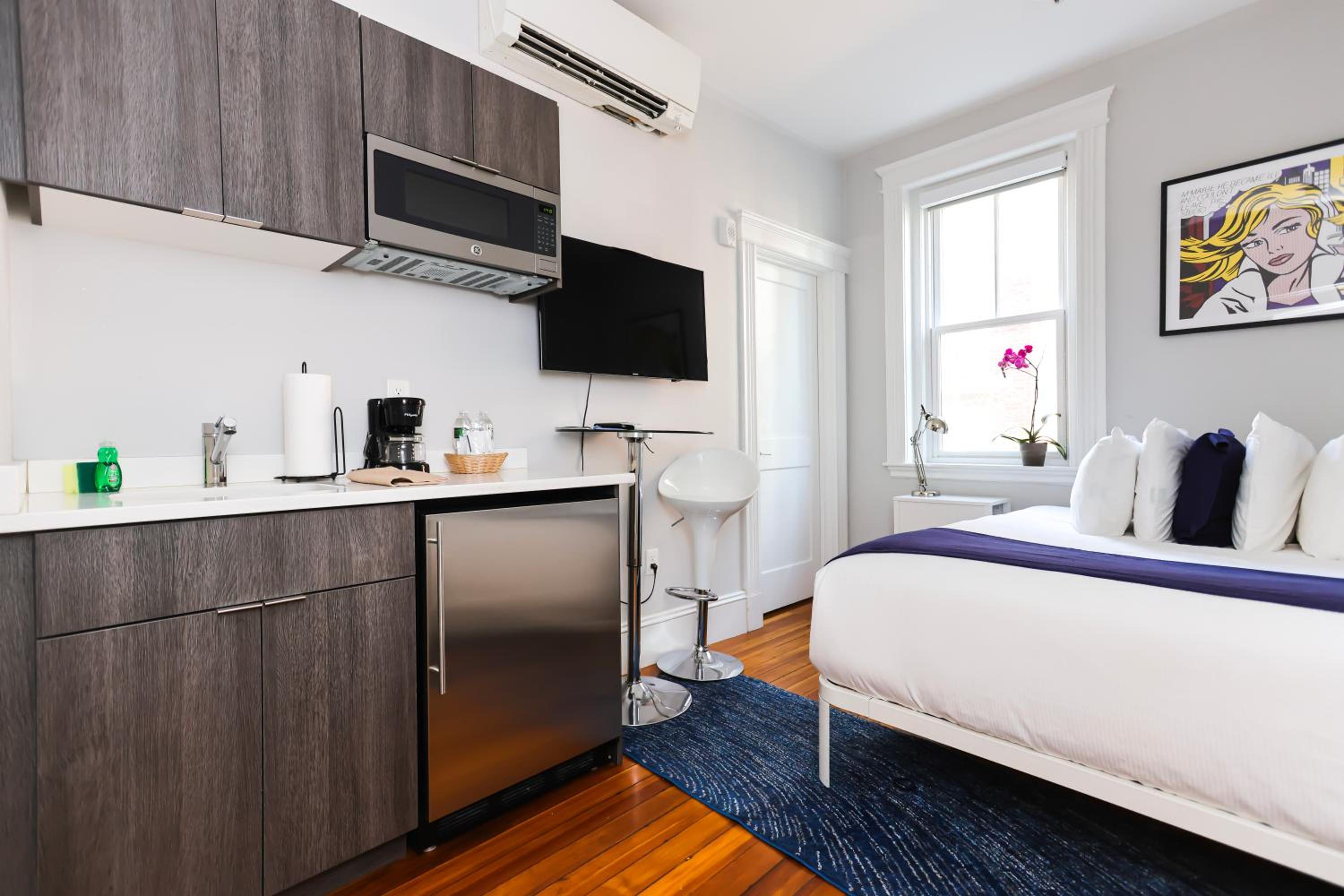 One-Bedroom Apartment - Photo 5