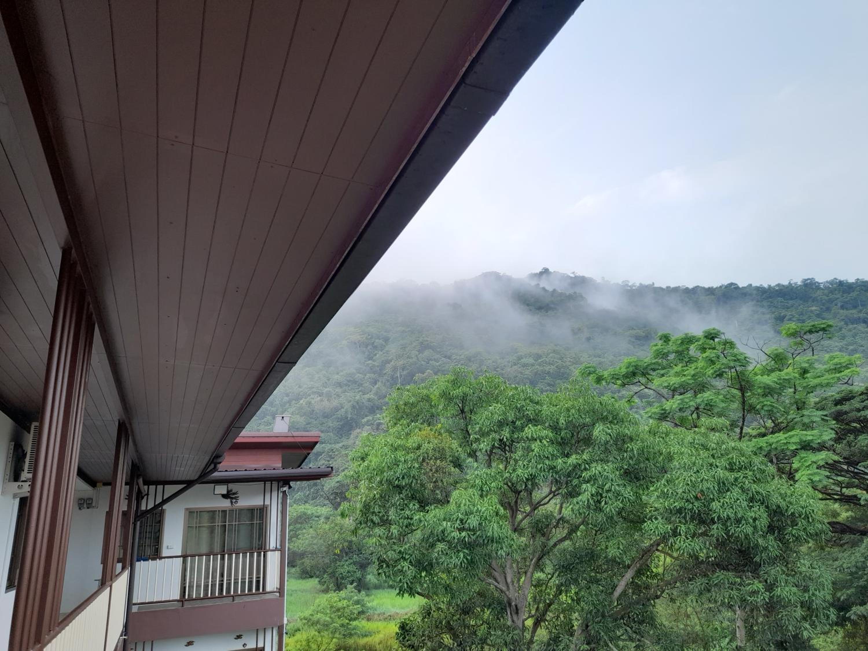 Triple Room with Balcony - Photo 25