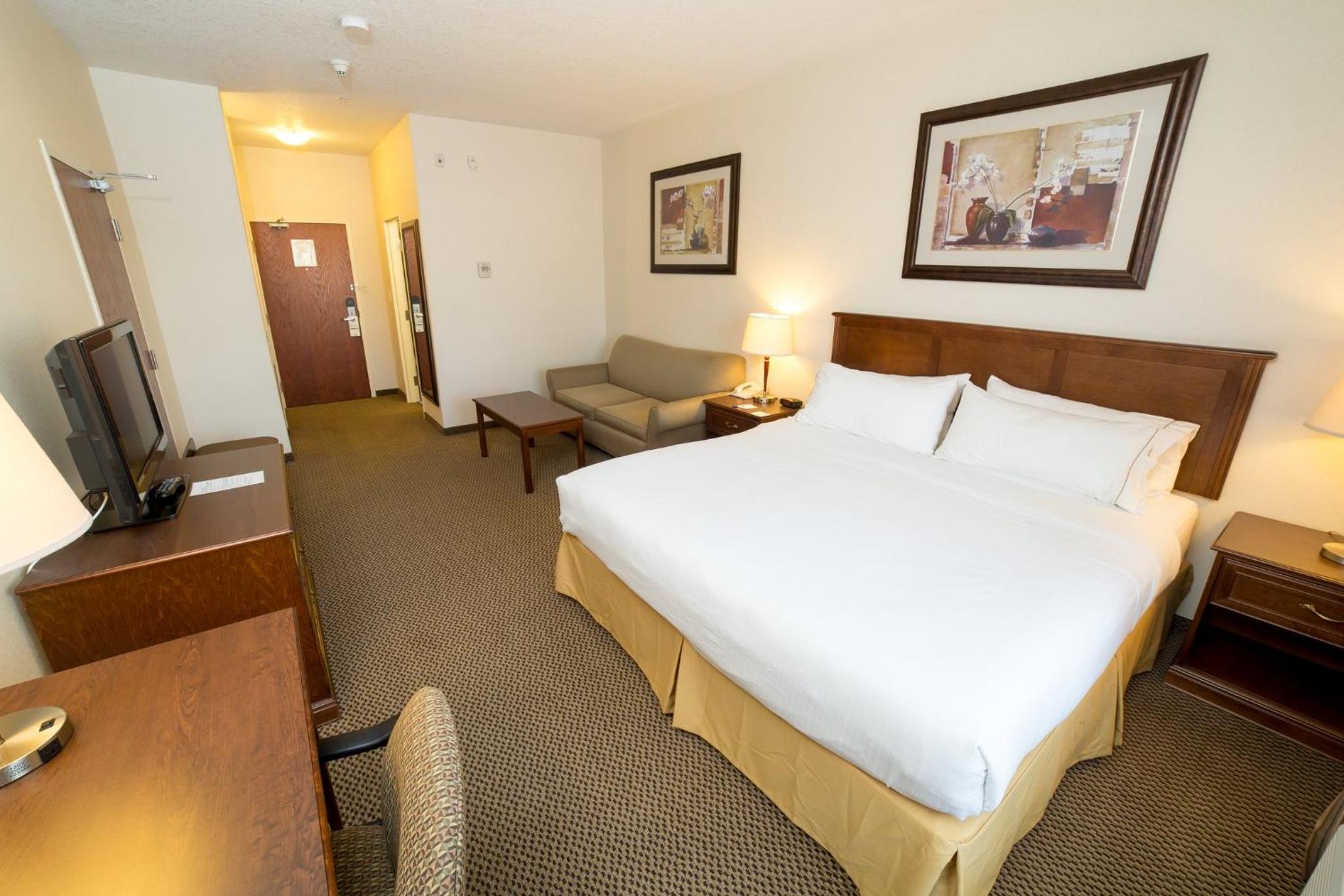 King Suite with Sofa Bed - Photo 16