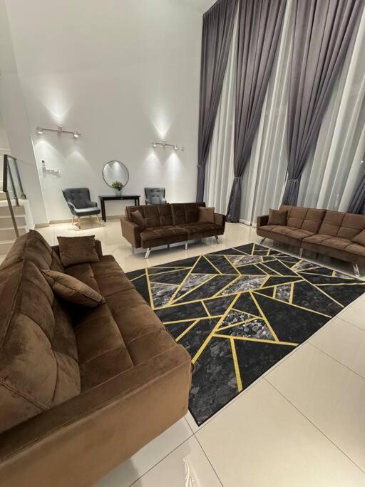 Four-Bedroom House photo 2