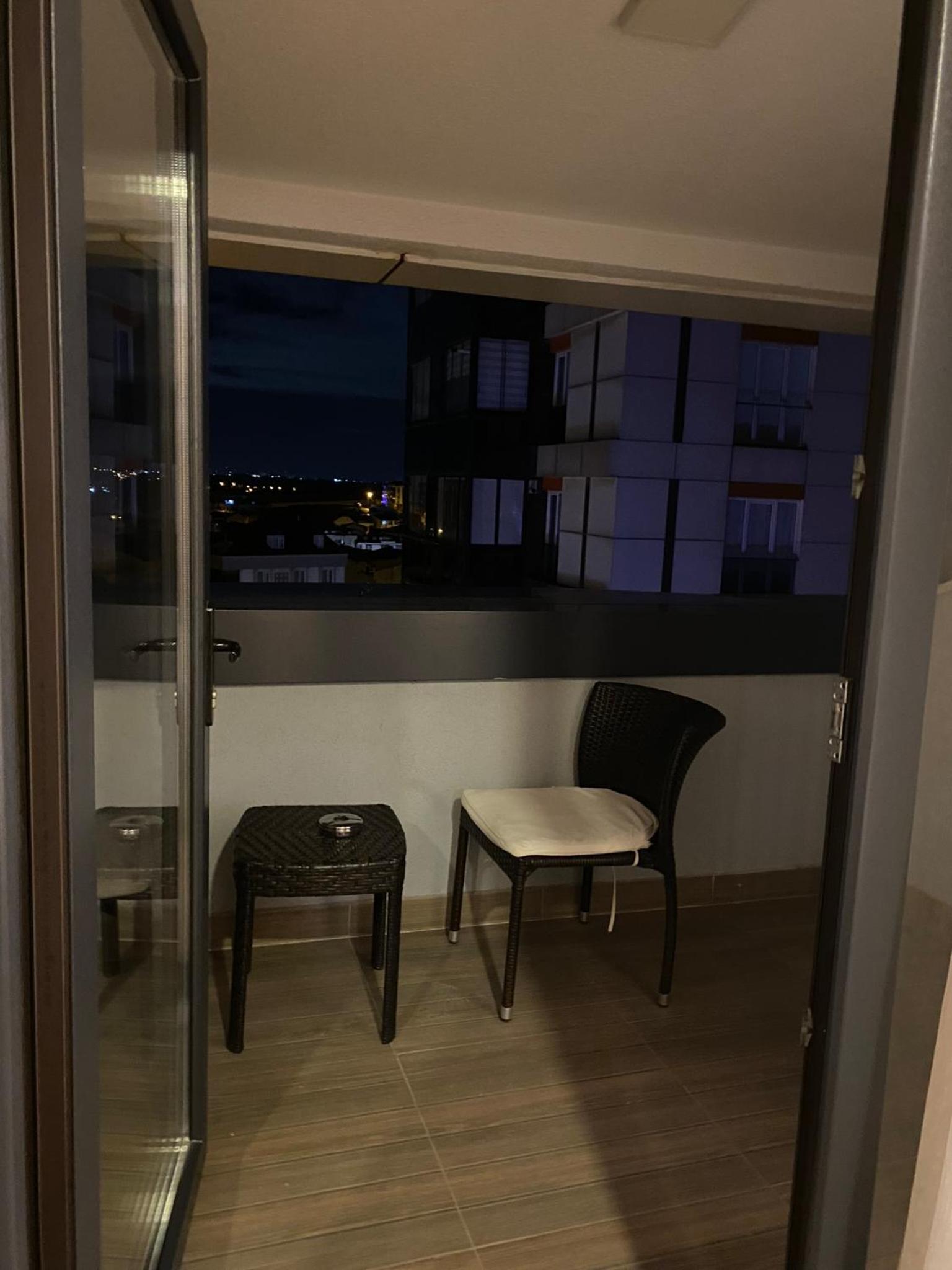 Queen Room with Balcony - Photo 6