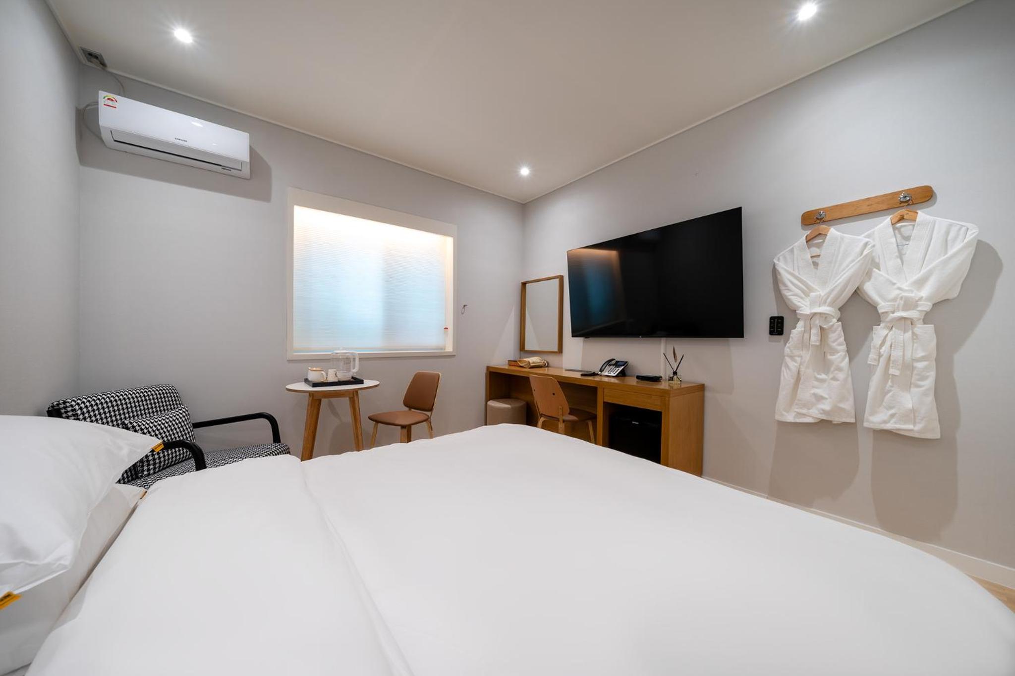 Deluxe Room - Photo 1