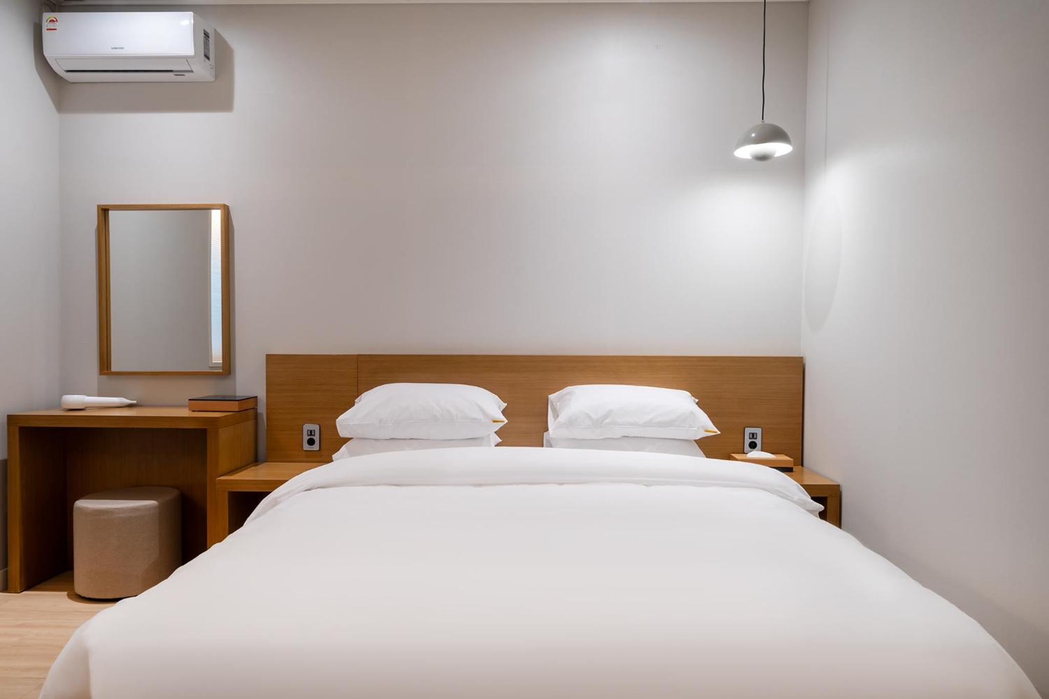 Deluxe Queen Room - Photo 3