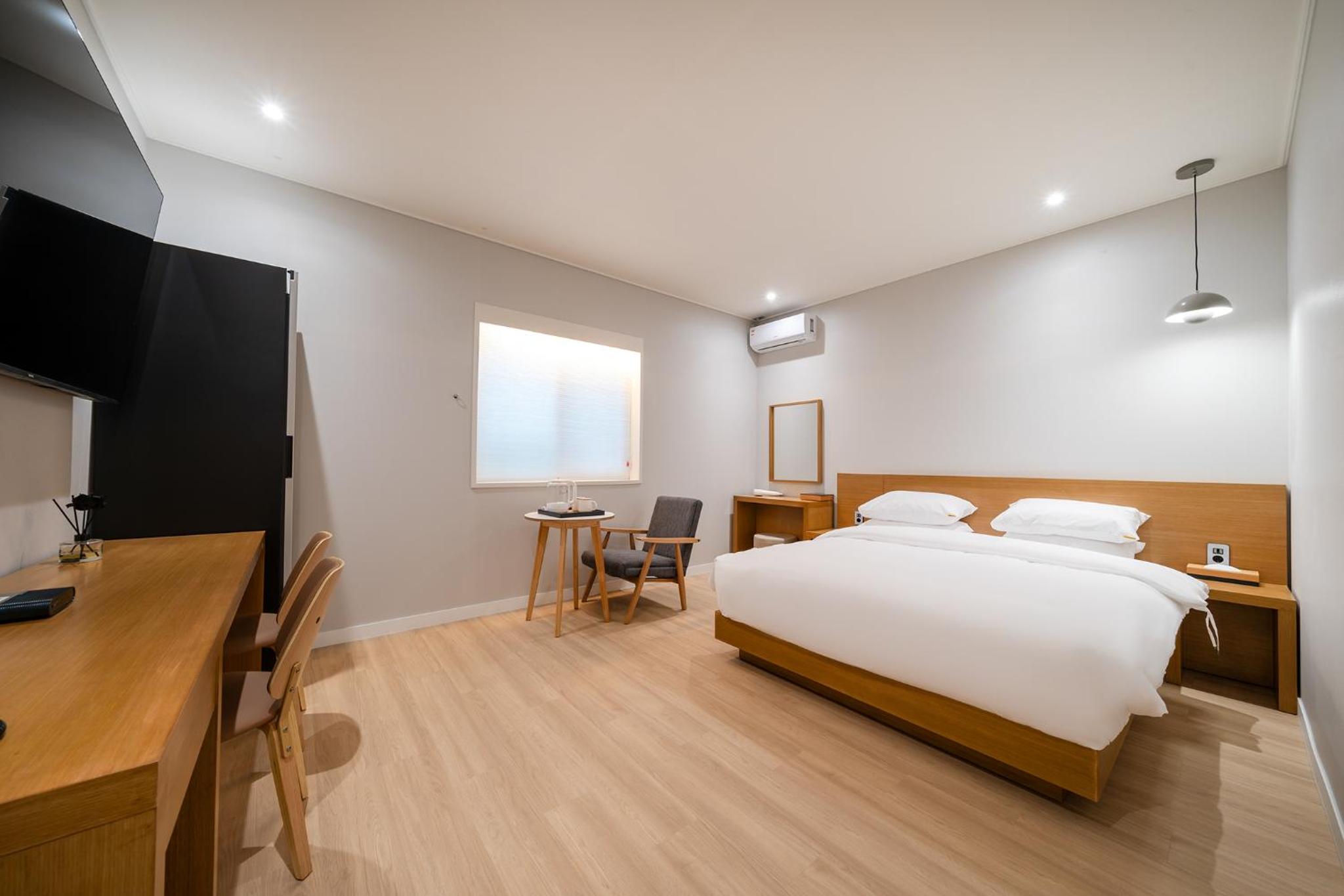 Deluxe Queen Room - Photo 4